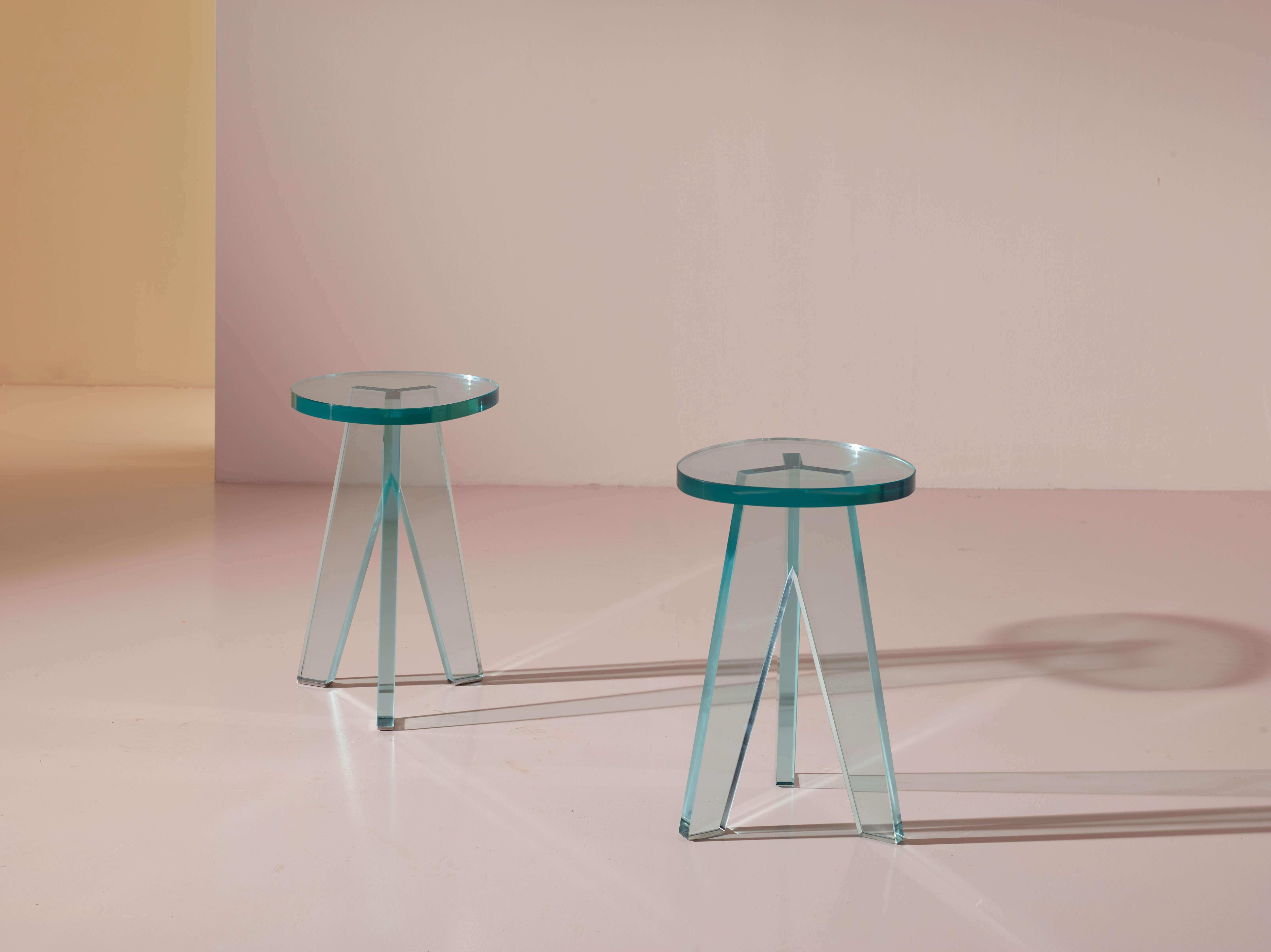 Un par de taburetes de cristal, producción italiana de Glas Italia, diseño de Philippe Starck, prototipos con certificado del fabricante

Te invitamos a experimentar el encanto de una auténtica rareza con este par de taburetes únicos. Fabricados por