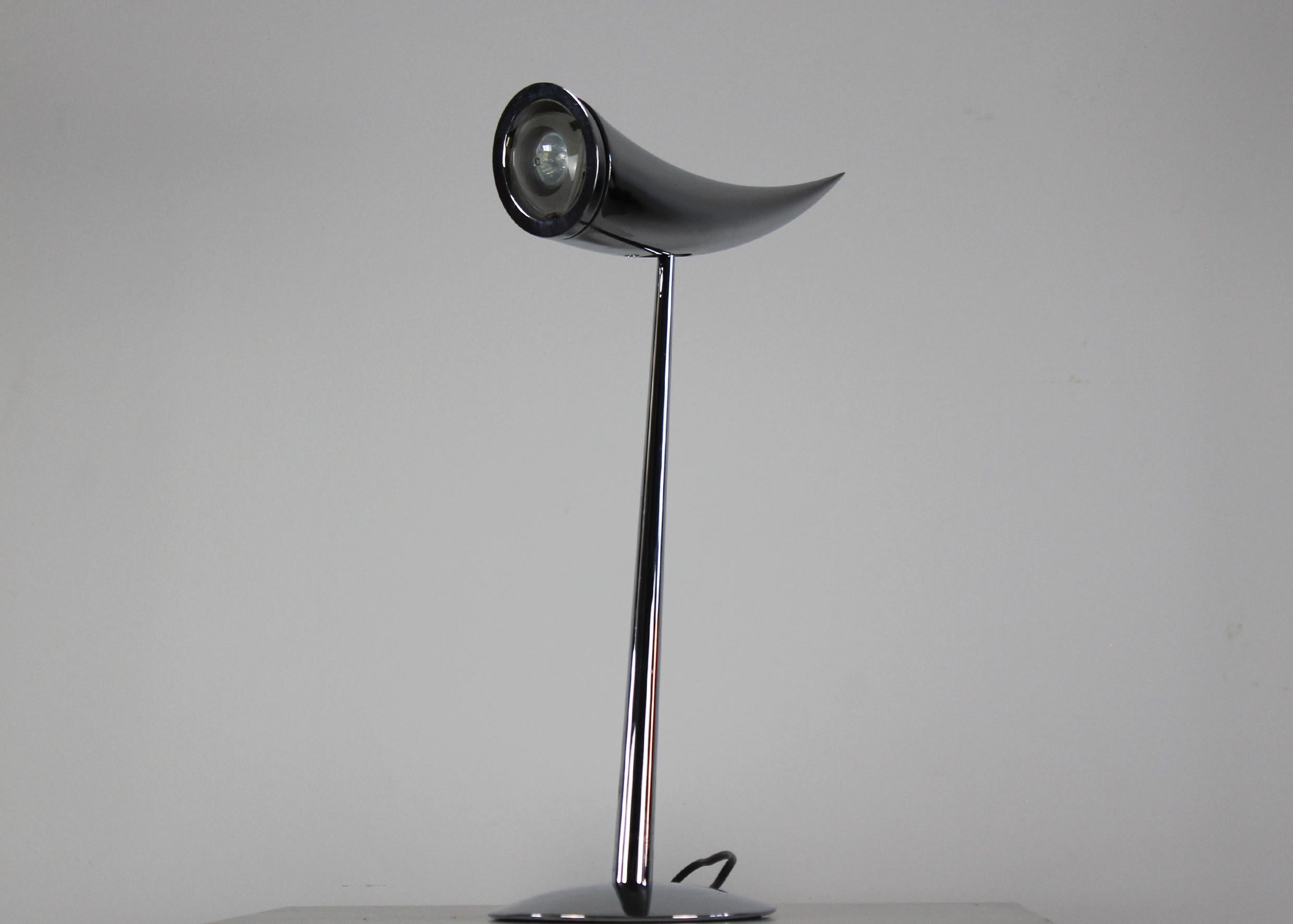 Philippe Starck Ara Tischlampe aus poliertem, verchromtem Metall von Flos 1988 (Italienisch) im Angebot