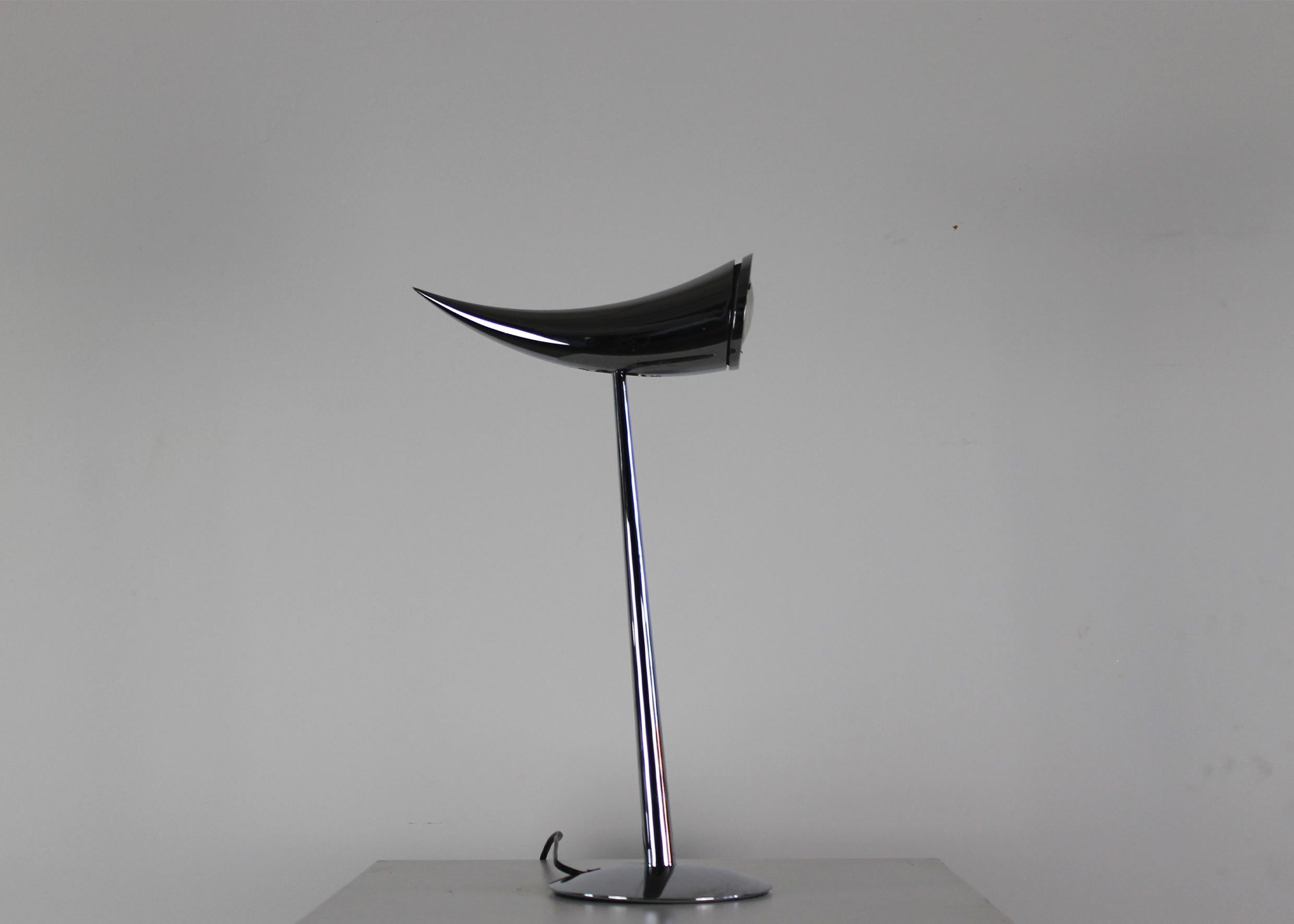 Poli Philippe Starck Lampe de table A for Ara en métal chromé poli par Flos 1988 en vente