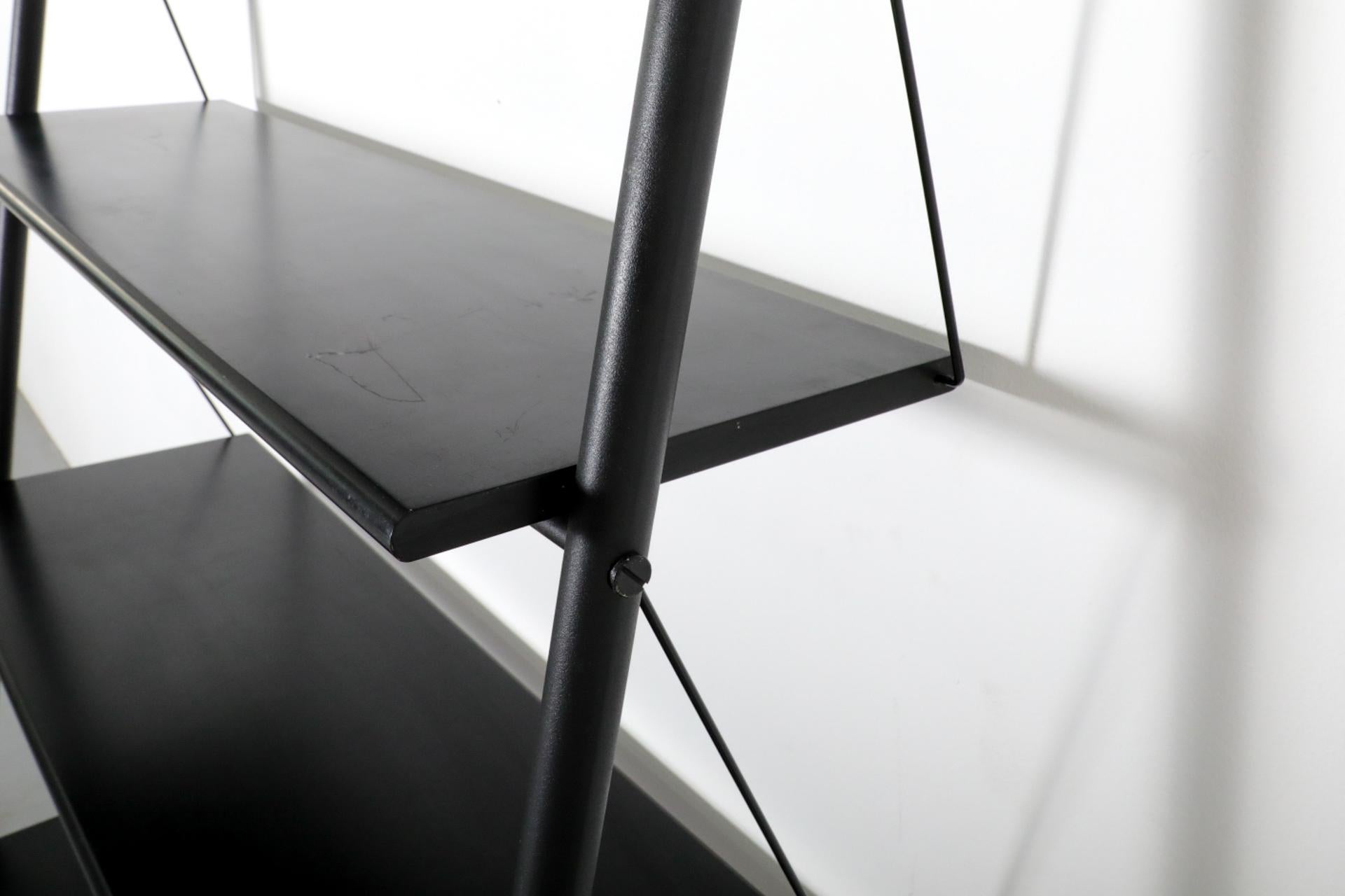 Philippe Starck Estantería de metal esmaltado en negro 