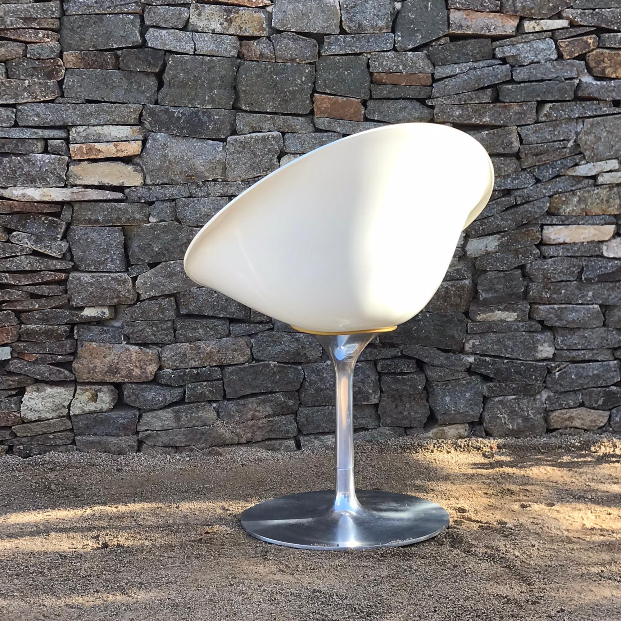 Philippe Starck by Kartell Six Swivel Eros Dining Chairs White with Chrome Italy In Good Condition In Chula Vista, CA