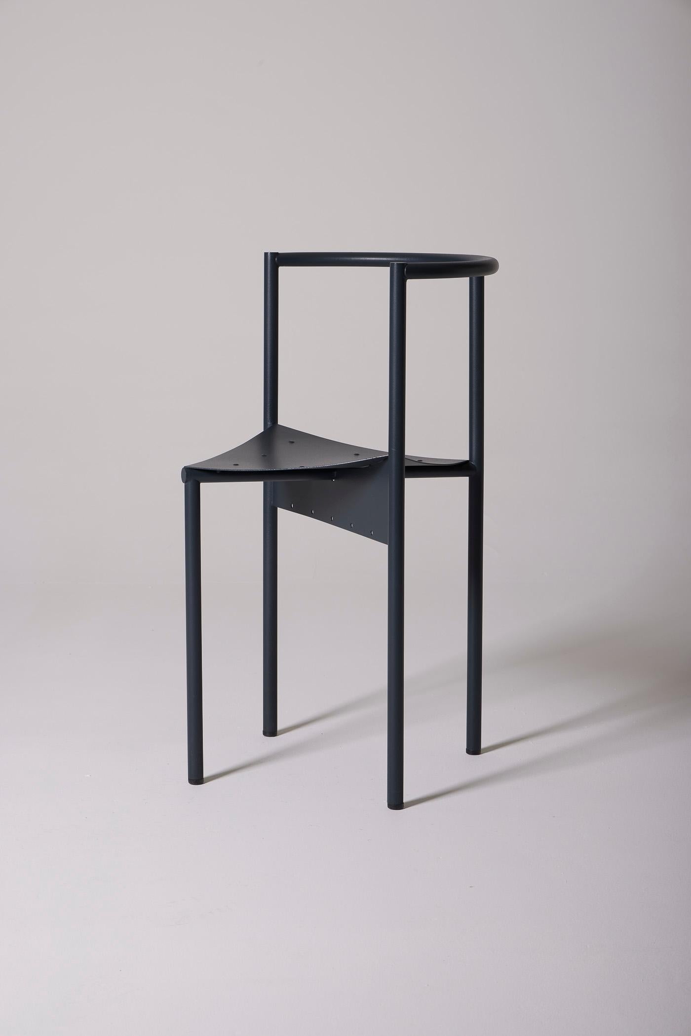 Chaise modèle Wendy Wright du designer français Philippe Starck pour Disform, datant des années 1980. Il est en métal anodisé gris. En très bon état.
DV517