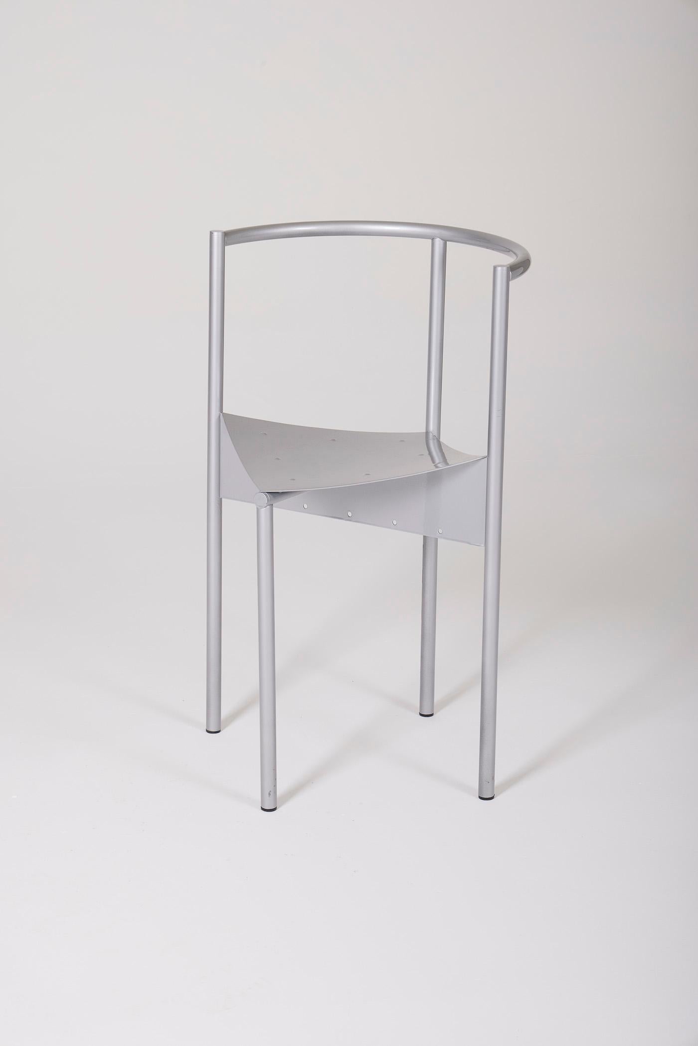 Chaise modèle Wendy Wright du designer français Philippe Starck pour Disform, datant des années 1980. Il est en métal anodisé blanc/gris. En très bon état.
DV516