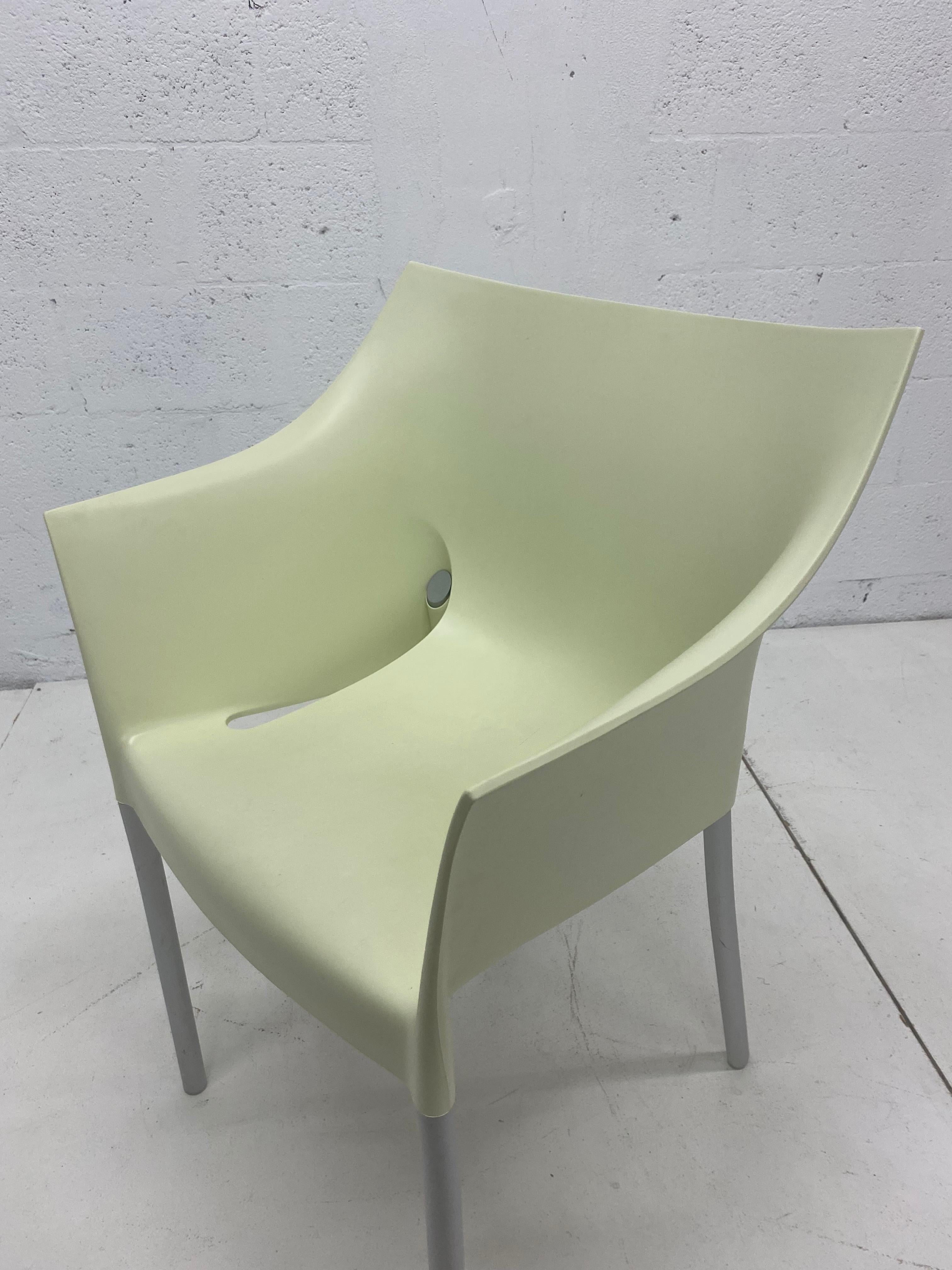 Philippe Starck Dr. No Cream Dining Chair for Kartell In Good Condition For Sale In Miami, FL