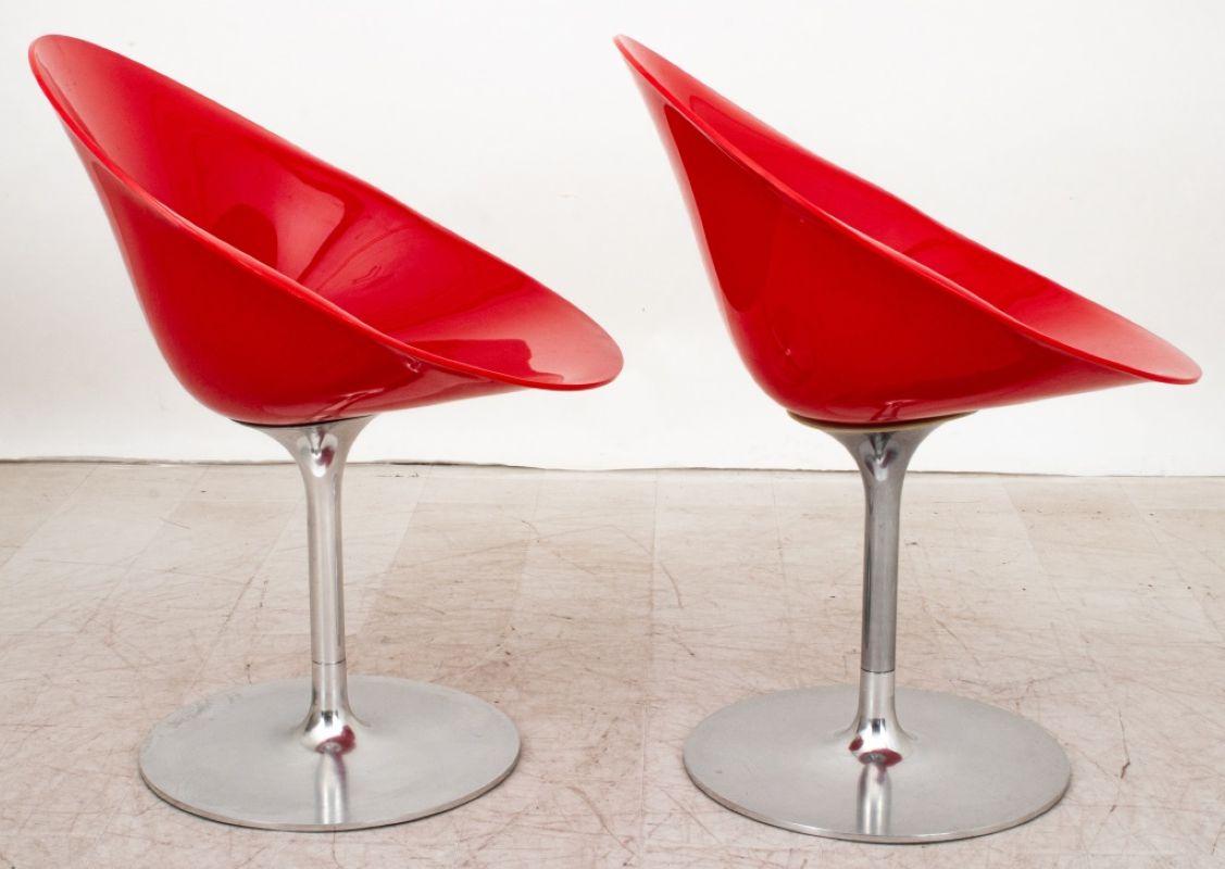Mid-Century Modern Paire de chaises pivotantes rouges 