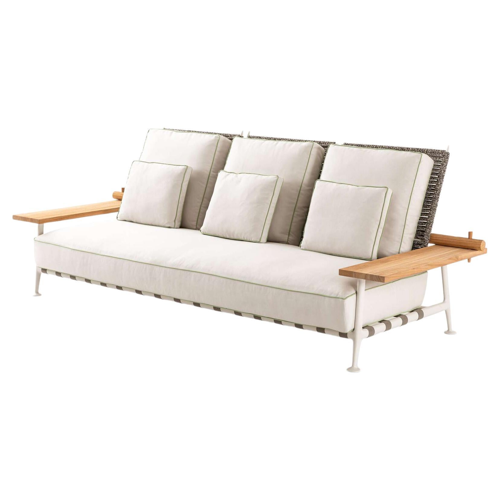 Le prix indiqué s'applique au canapé tel qu'il apparaît sur la première photo. Les prix varient en fonction de la taille/du modèle et du matériau du canapé.

Canapé d'extérieur conçu par Philippe Starck en 2020. Fabriqué par Cassina en Italie.