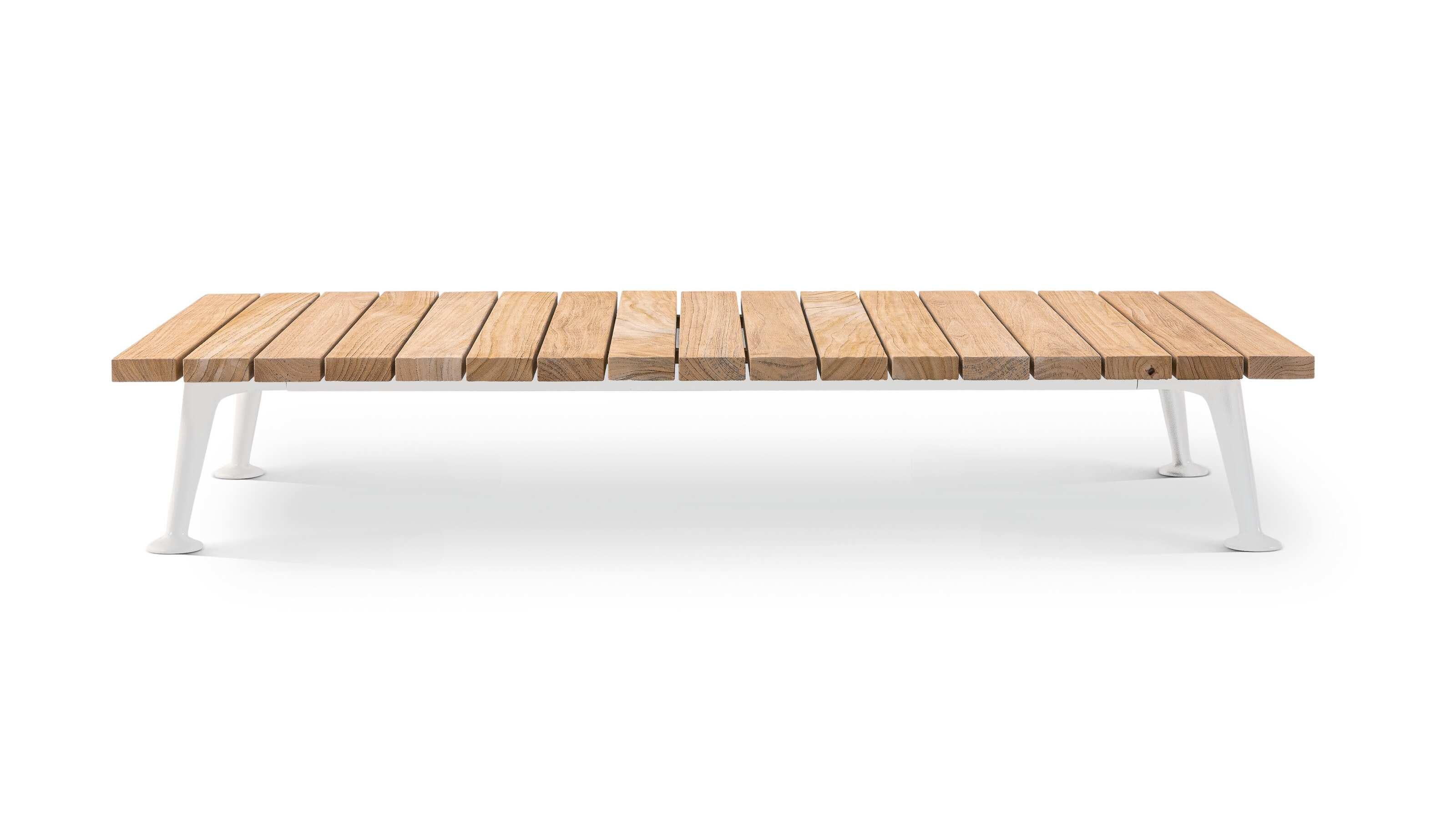 Philippe Starck Table d'appoint Fenc-E-Nature Tavolino pour Cassina

La table d'appoint Fenc-e Nature, disponible en une taille et deux hauteurs, reflète la forme organique du piètement des sièges de la collection.

Les matériaux sont naturels, à la