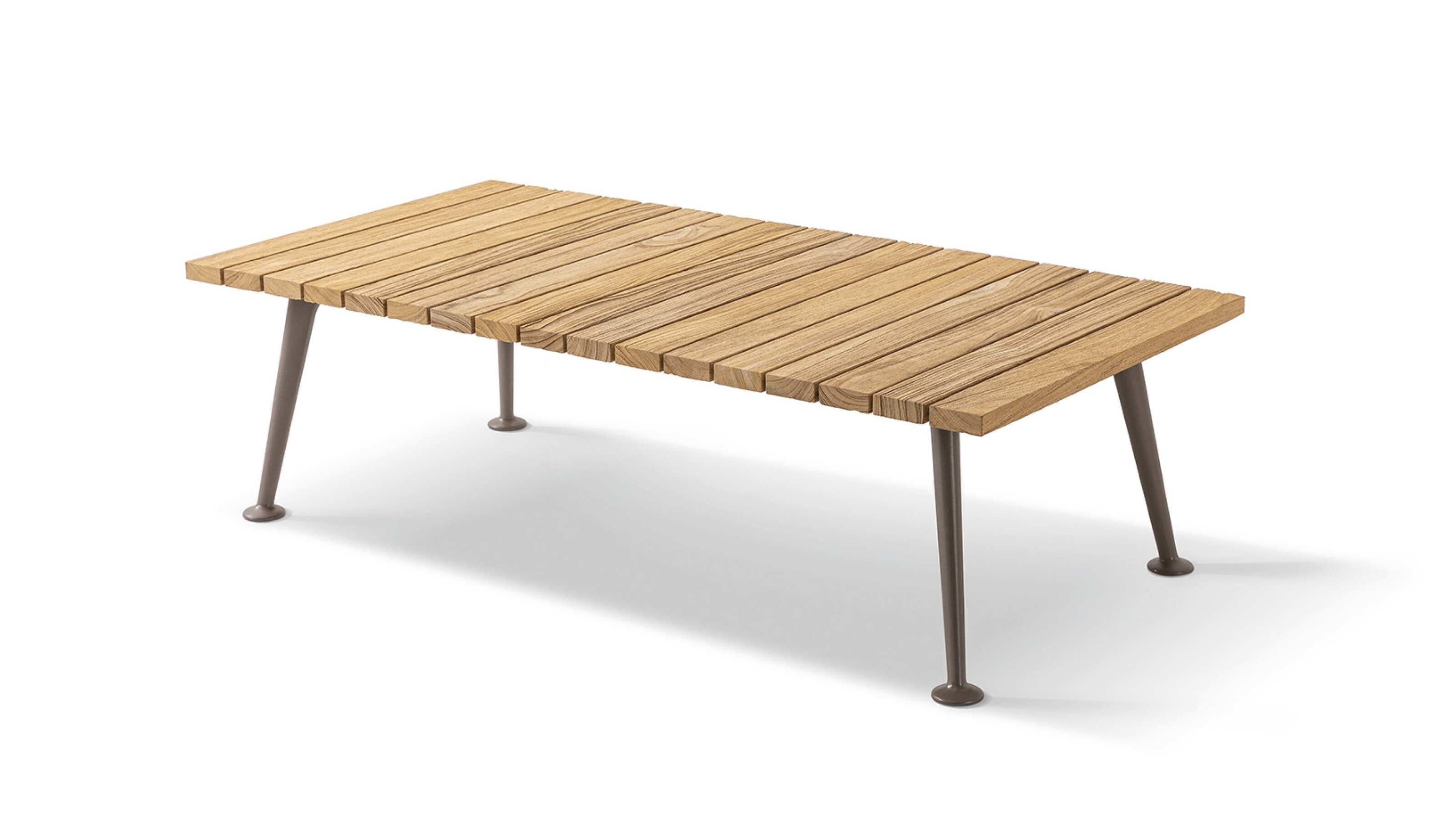 Philippe Starck Fenc-E-Nature Tavolino Side Table For Cassina

The Fenc-e Nature side table, available in one size and two heights, reflects the organic shape of the base of the seats in the collection.

The materials are natural, state-of-the-art