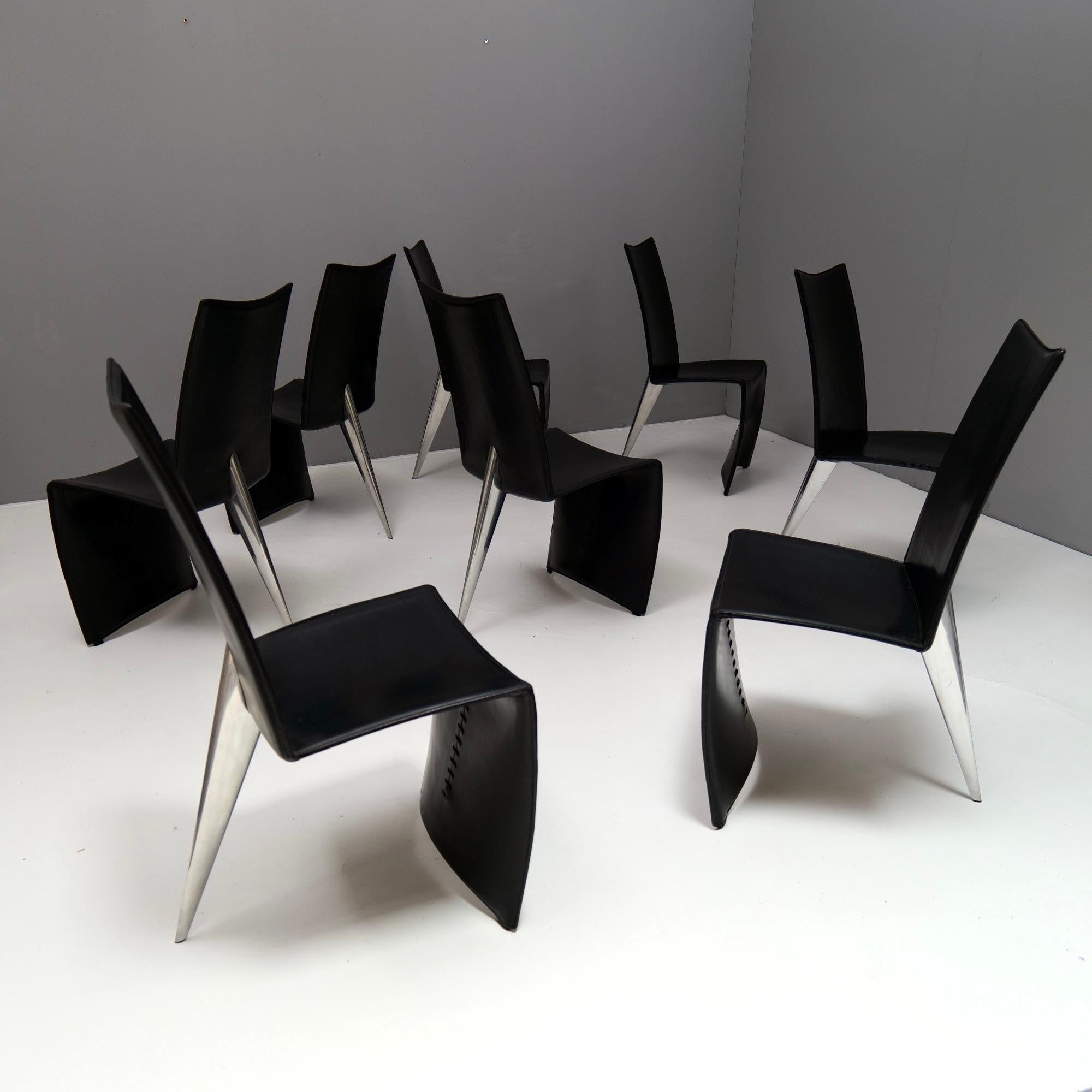Raro set di 8 sedie in pelle Philippe Starck Aleph Driade - Ed Archer
Questa versione ha la parte inferiore in pelle rilegata ed è nota per la migliore qualità della pelle e del telaio in alluminio e acciaio lucidato.

ottime condizioni con lievi