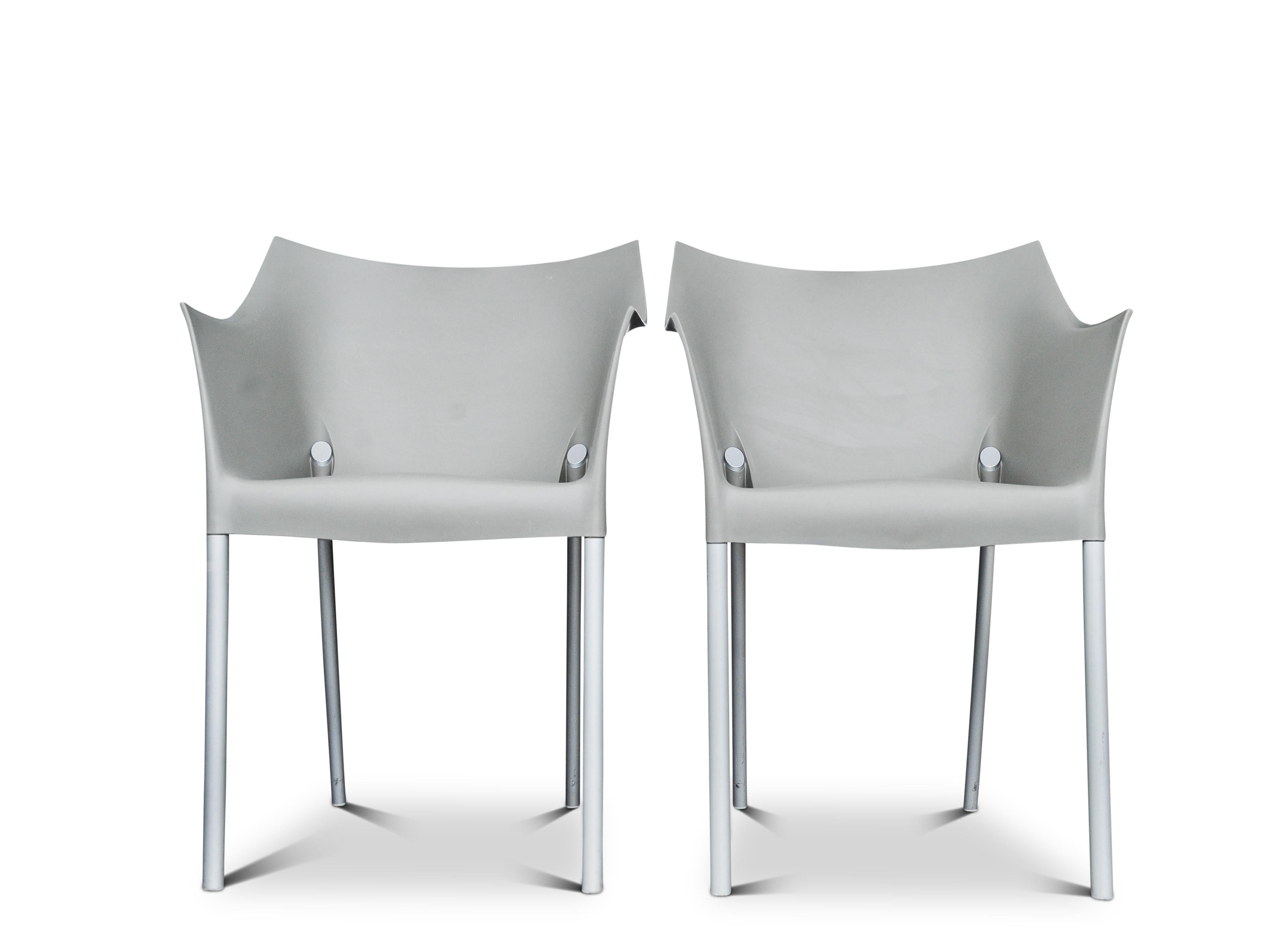 Plastique Philippe Starck pour Kartell, fauteuils empilables emblématiques gris Dr No Stackable, prix pour paire en vente