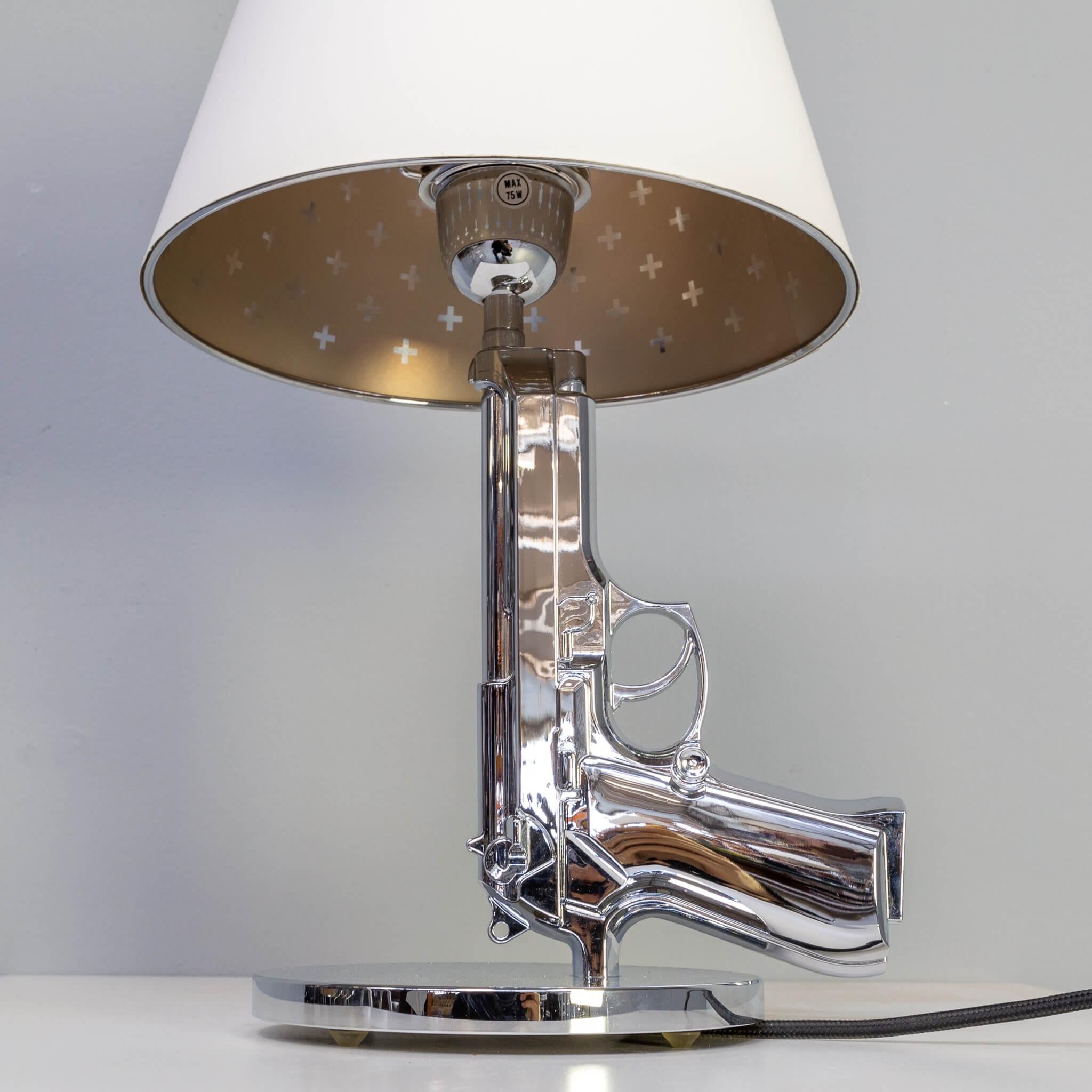 Lampe de table 'Gun' de Philippe Starck pour Flos 2
