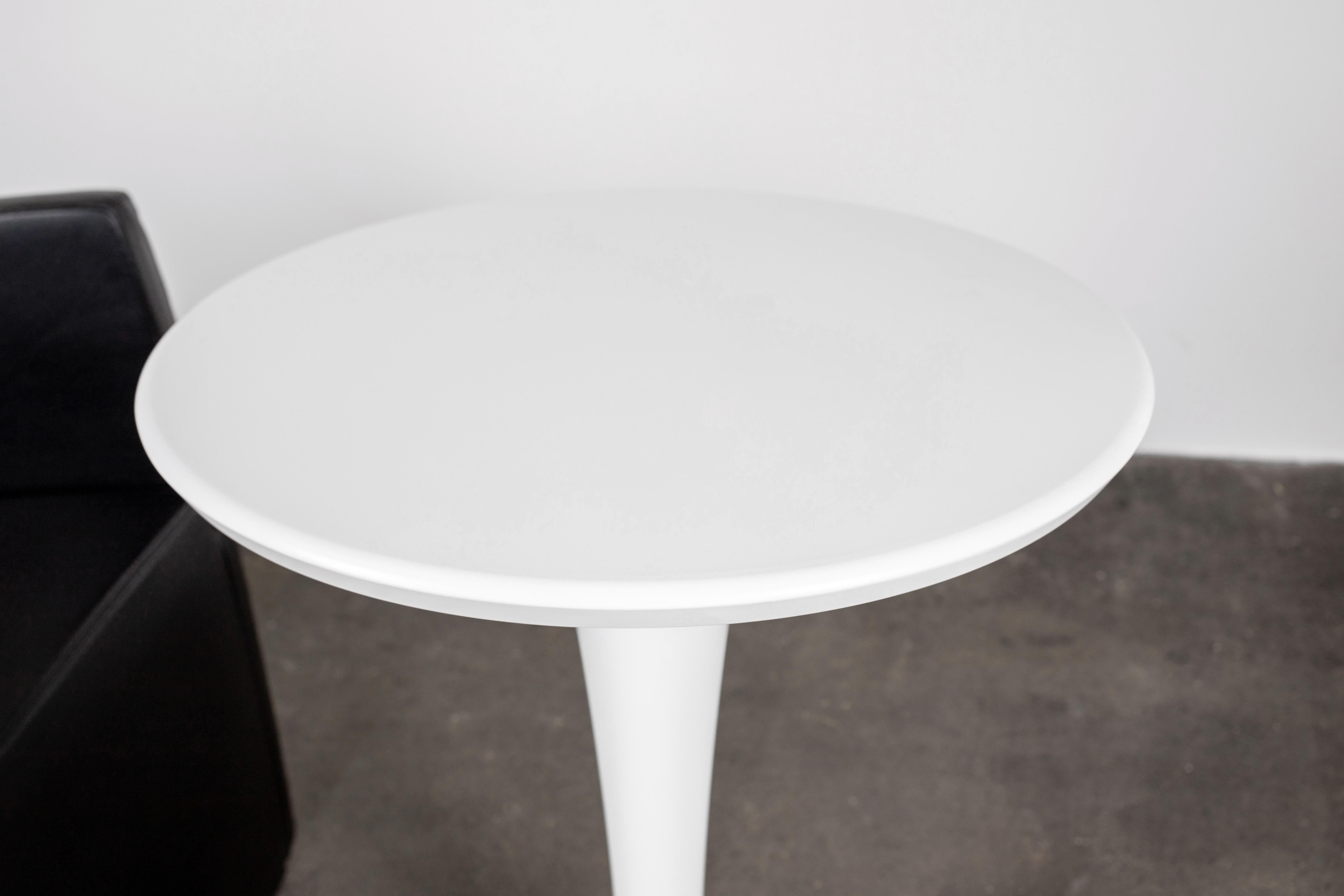 Philippe Starck tables de bar rondes Tulip blanches pour l'intérieur/extérieur «DR.NA » pour Driade Bon état - En vente à Grand Cayman, KY