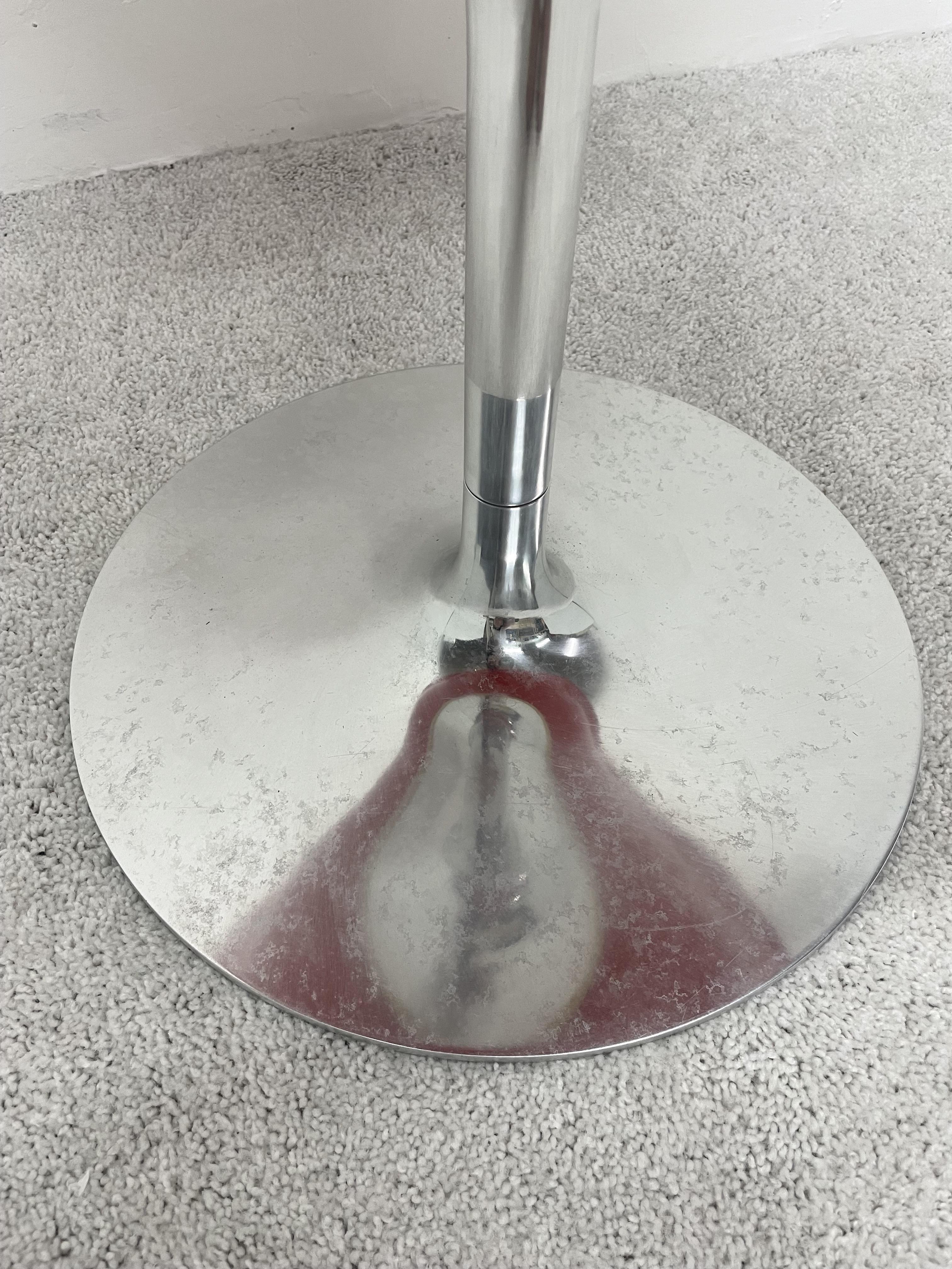 Philippe Starck für Kartell: Rote Eros-Stühle mit Aluminiumsockeln, Paar 2
