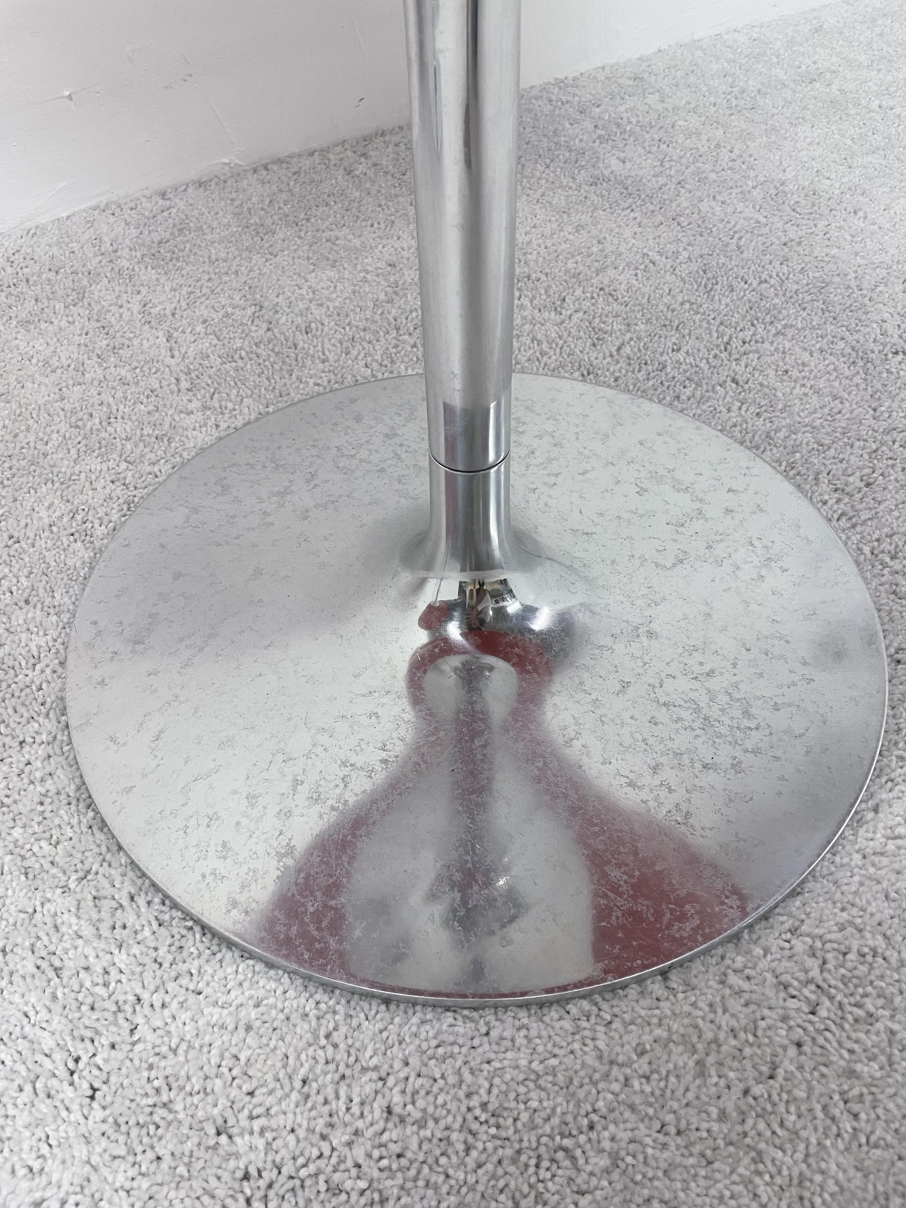 Philippe Starck für Kartell: Rote Eros-Stühle mit Aluminiumsockeln, Paar 3