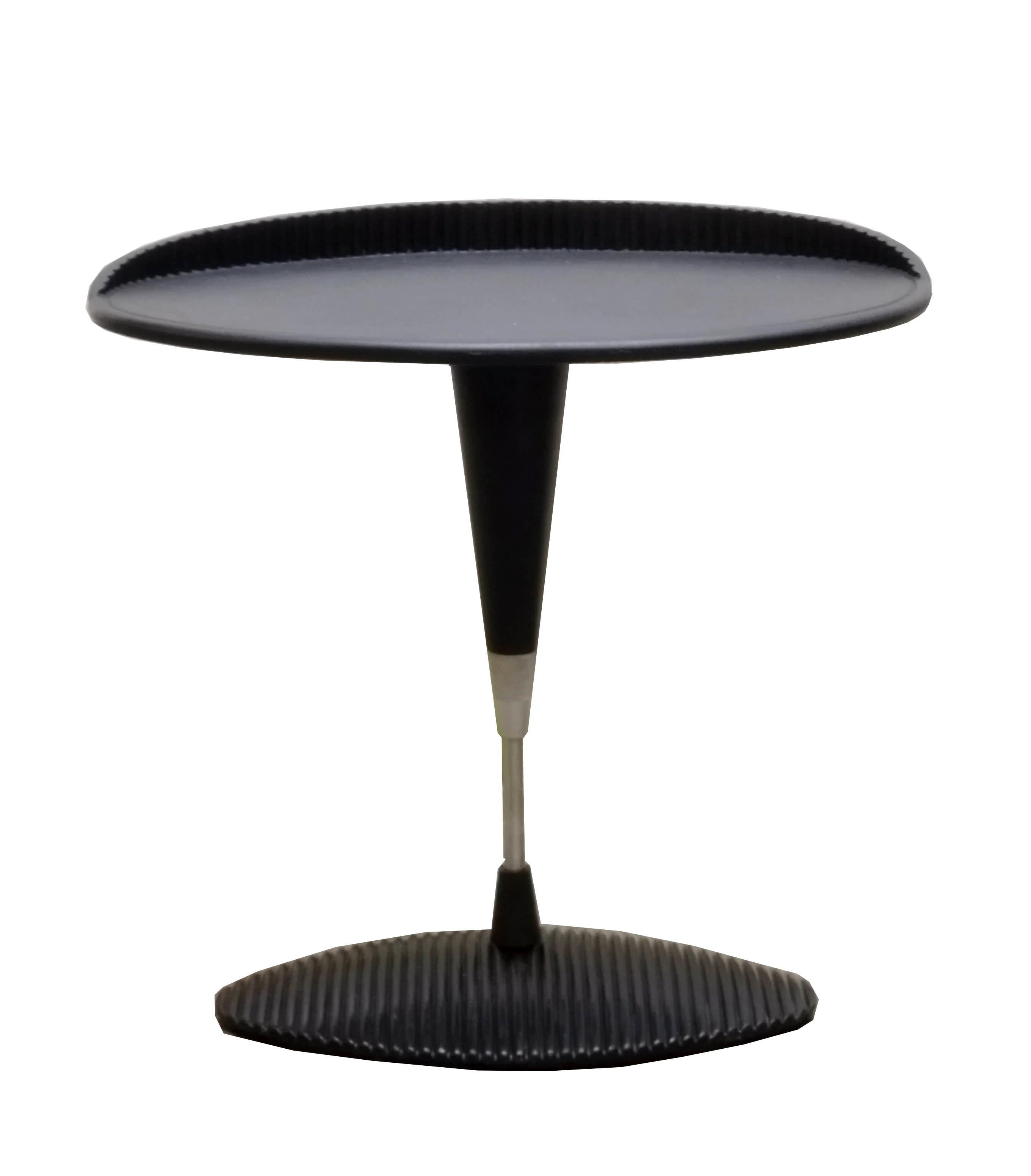 Philippe Starck Style Metal and Acrylic Side Table, Italy 1970s In Good Condition For Sale In Naples, IT