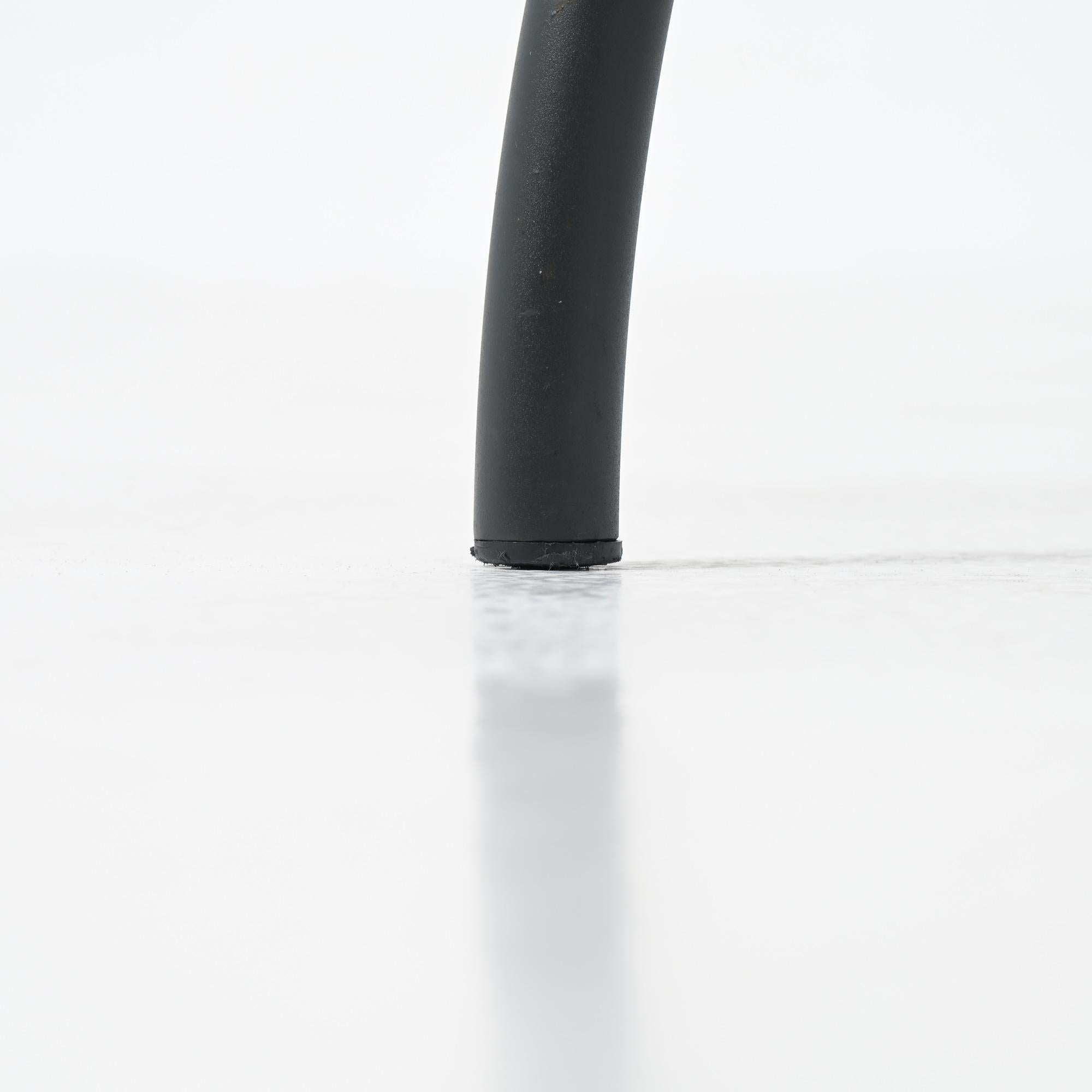 Philippe Starck Tippy Jackson Tisch 1982 (Metall) im Angebot