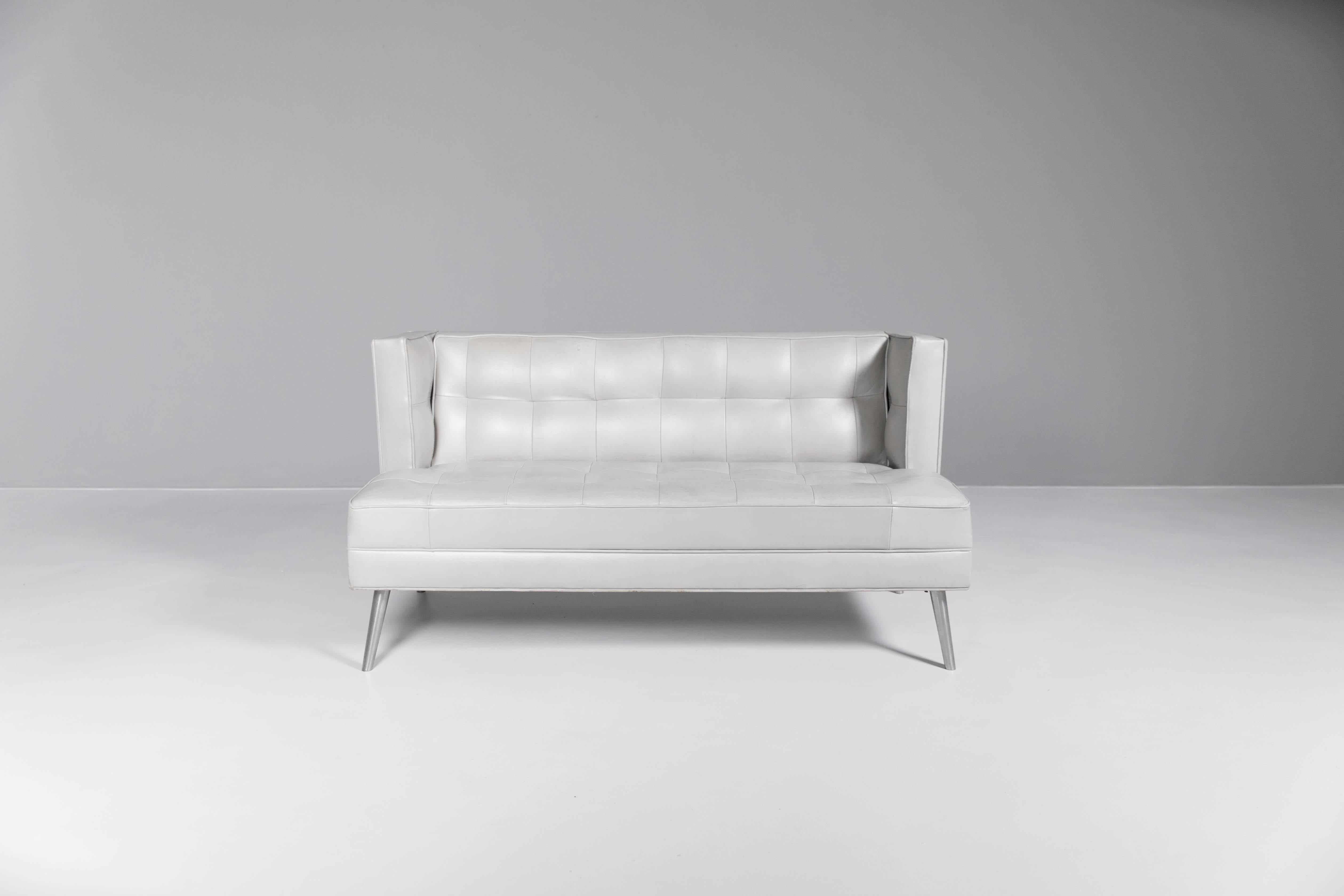 Philippe Starck, zweisitziges Sofa, entworfen für das Restaurant Kong Paris (Moderne) im Angebot
