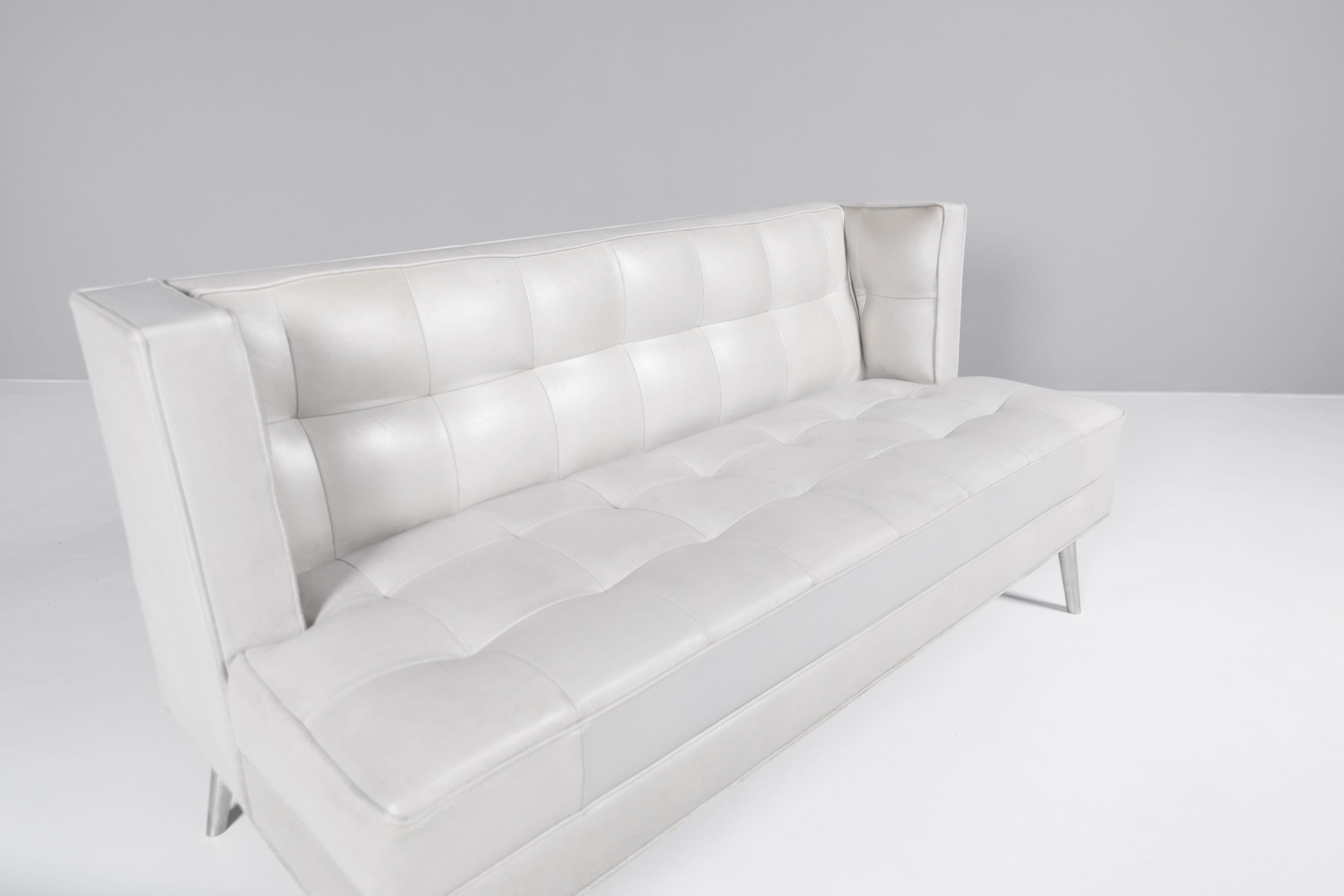 Philippe Starck, zweisitziges Sofa, entworfen für das Restaurant Kong Paris (Französisch) im Angebot