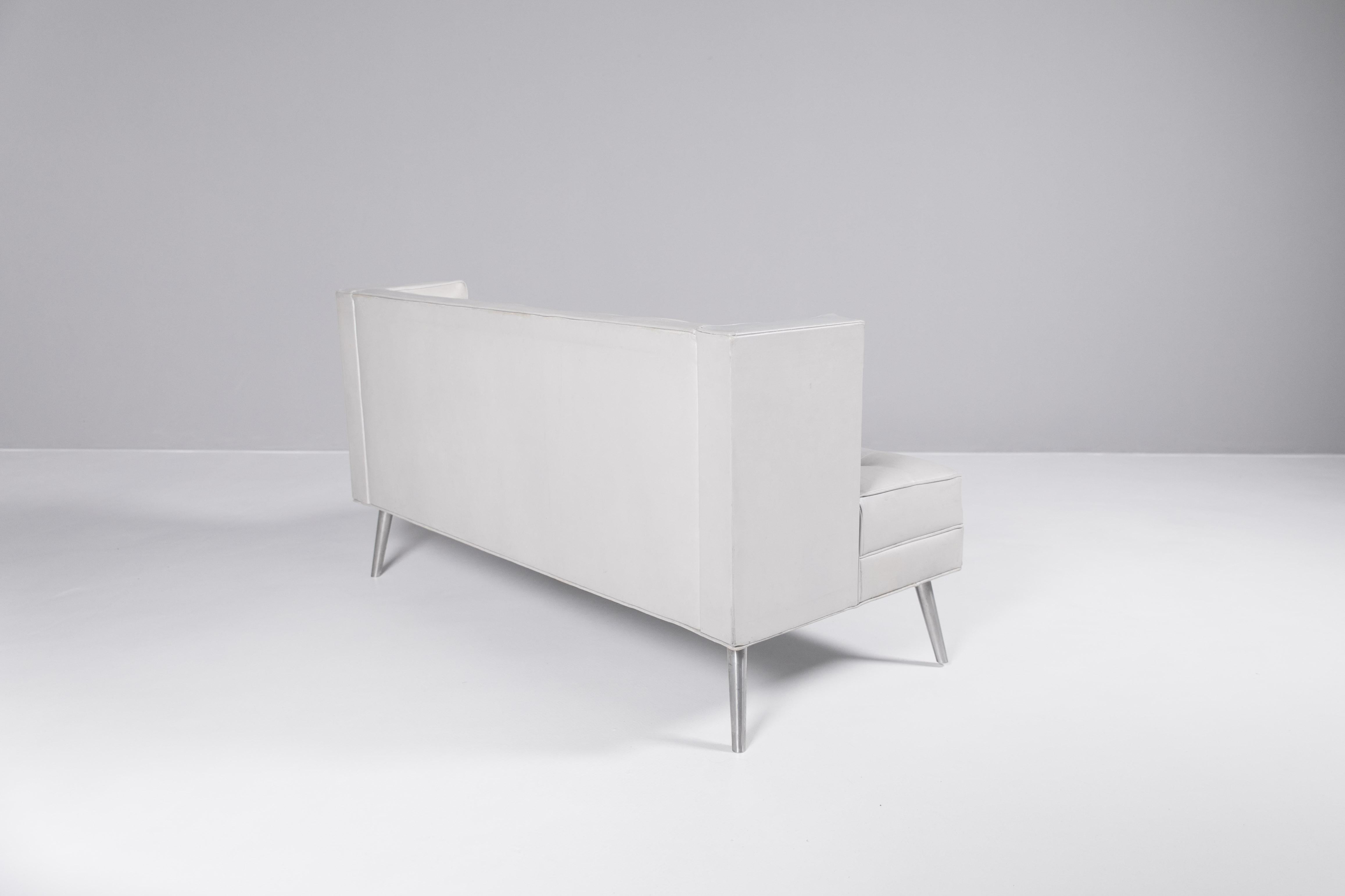 Philippe Starck, zweisitziges Sofa, entworfen für das Restaurant Kong Paris (Leder) im Angebot