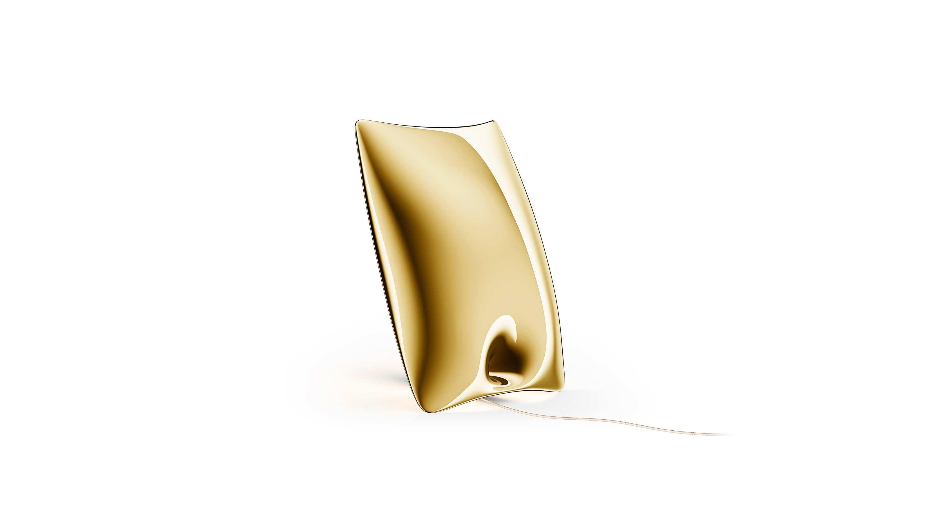 Philippe Starck Valor. S Table Lamp For Cassina 

Philippe Starck brings a centuries-old product to the world of illumination.

Starck interprets that period with his own personal approach to the material used by great artists and painted by hand.