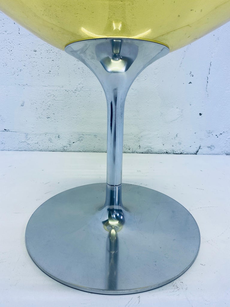 Chaise jaune "Eros" de Philippe Starck pour Kartell sur 1stDibs