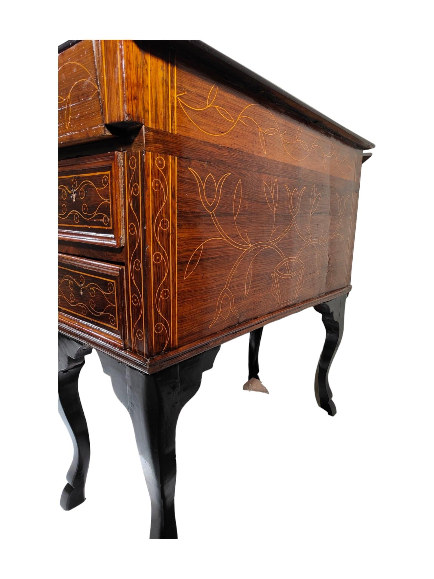 Philippe V Desk From the 17th Century For Sale 8