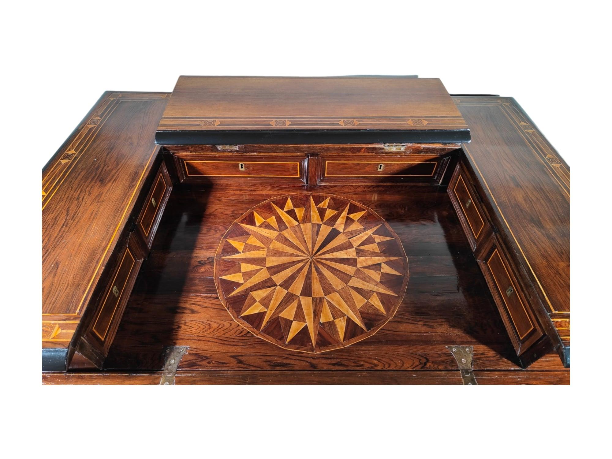Philippe V Desk From the 17th Century For Sale 10