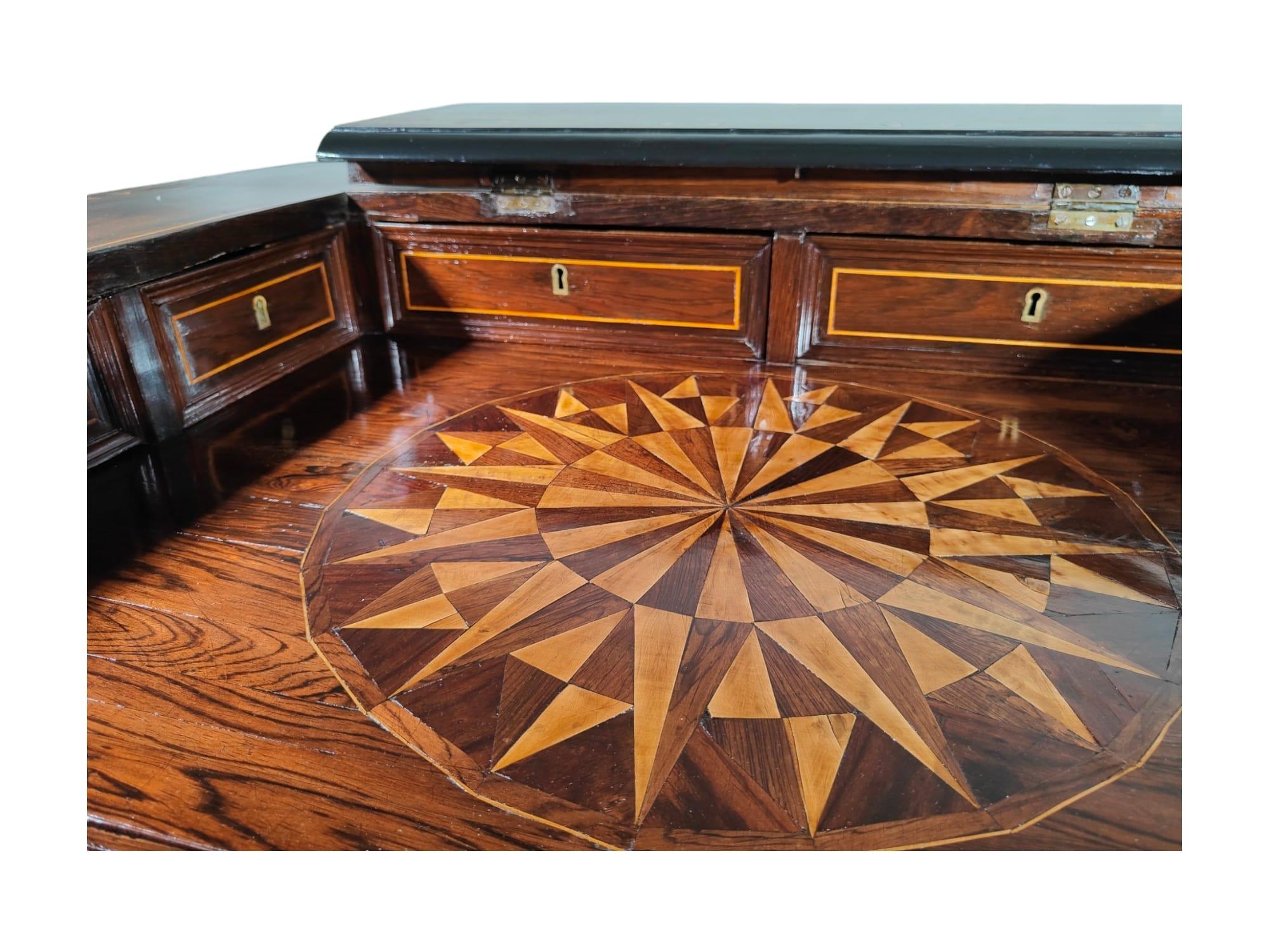 Philippe V Desk From the 17th Century For Sale 11