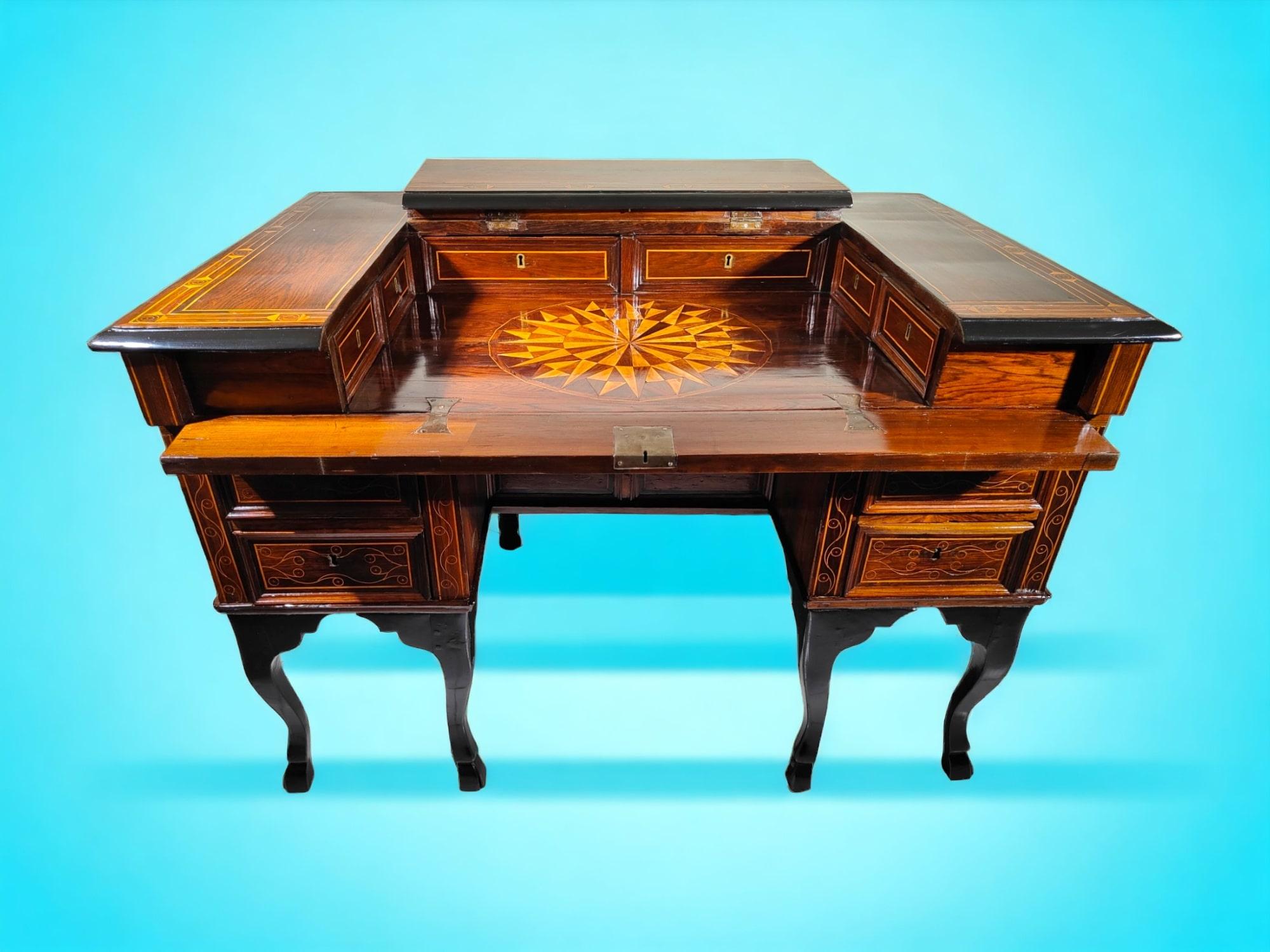 Philippe V Desk From the 17th Century For Sale 14