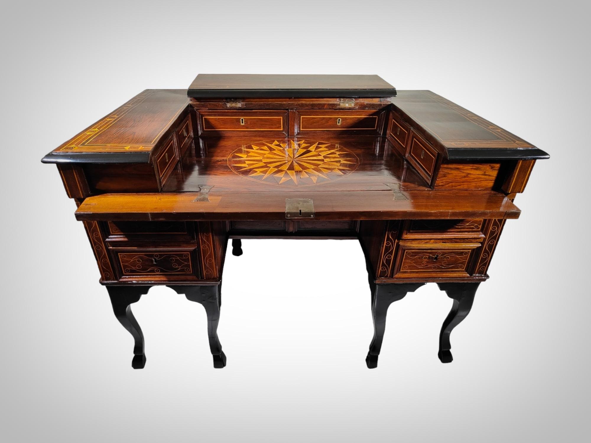 Philippe V Desk From the 17th Century For Sale 1