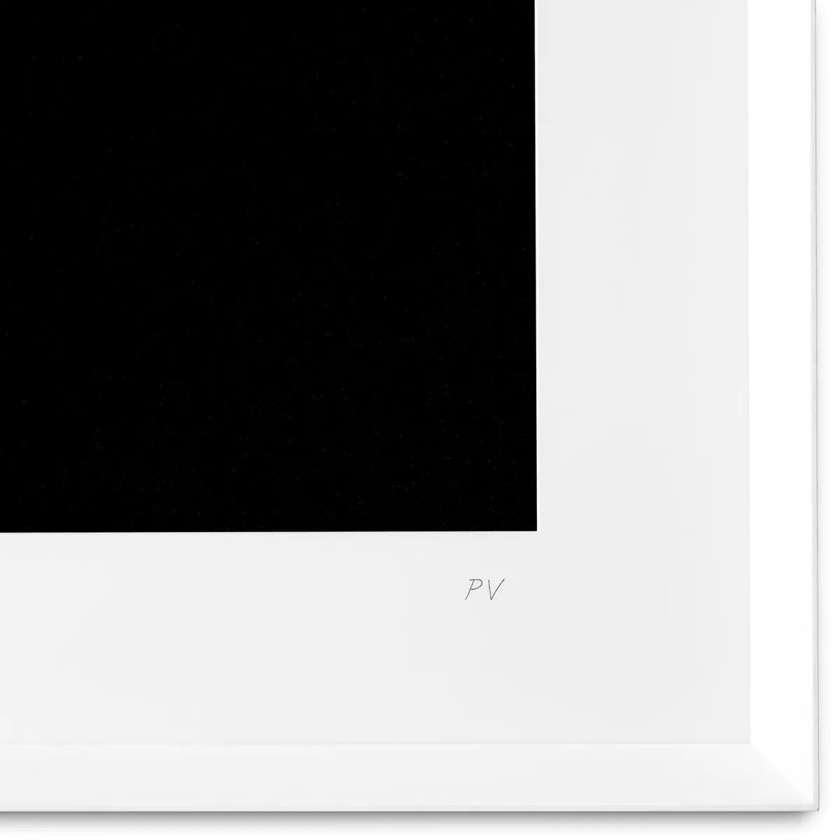 XXIe siècle et contemporain Philippe Vogelenzang Print - Vivian, cadre en bois blanc, verre transparent. en vente