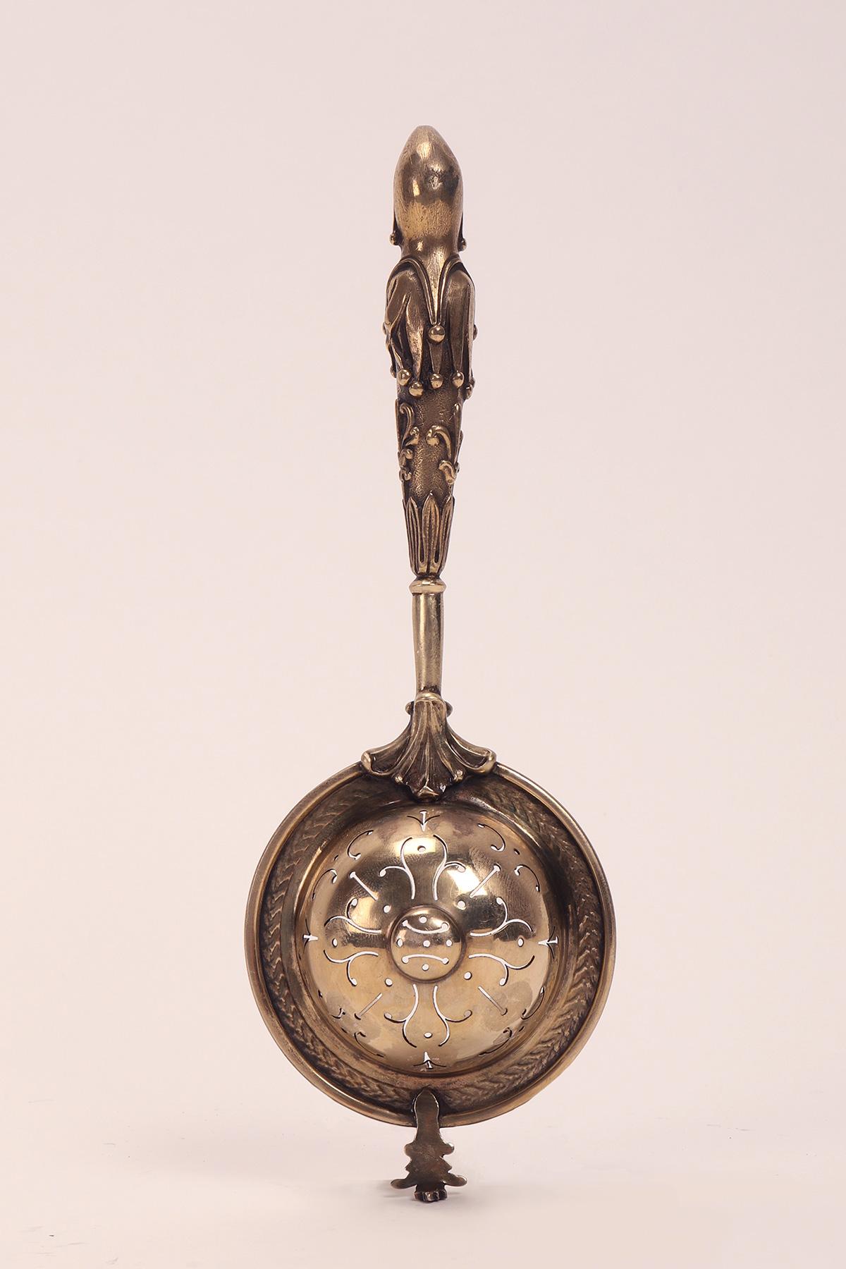 Philippe Wolfers Silver Guilt Tea Strainer, Belgium, 1900 In Good Condition For Sale In Milan, IT