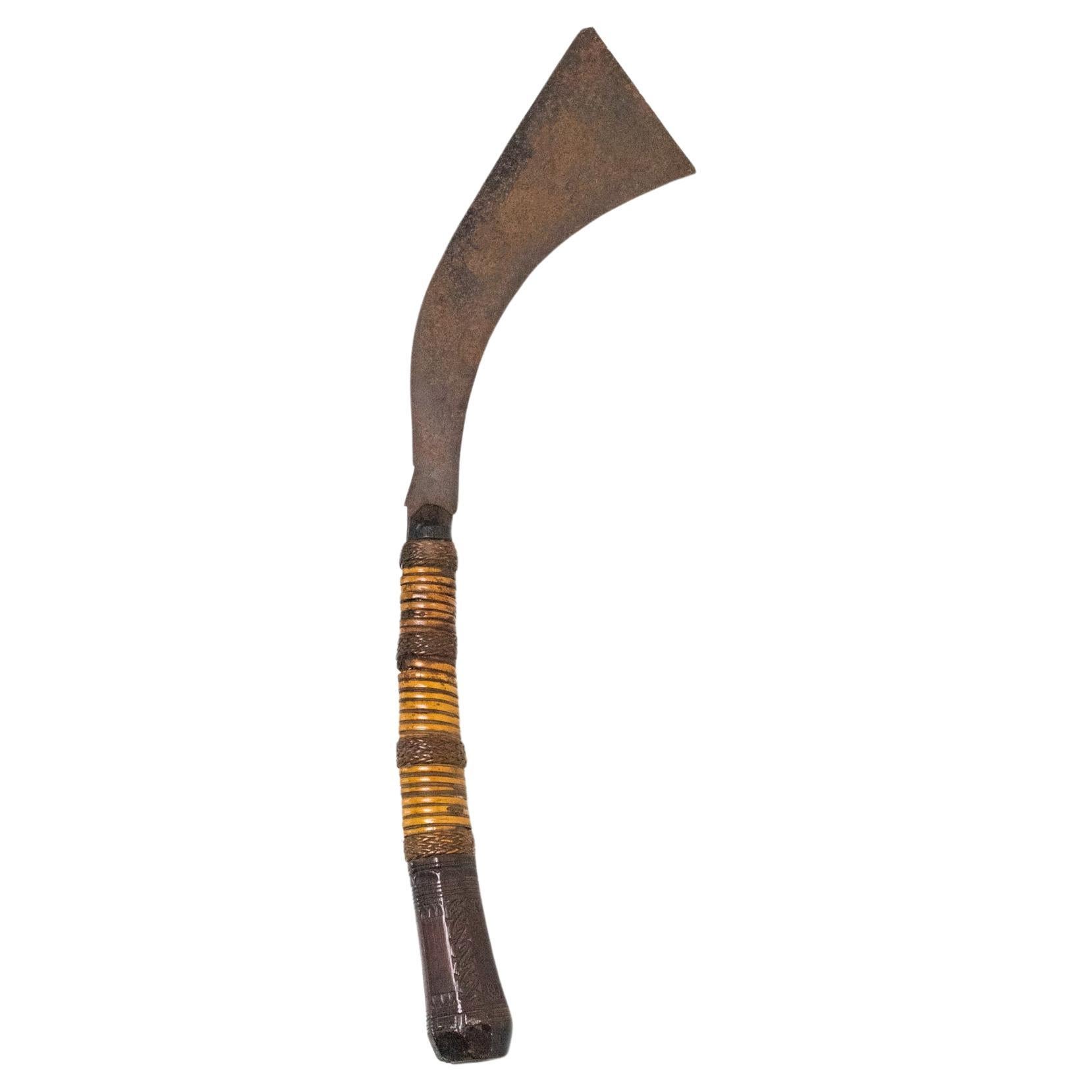 Philippinen 19. Jahrhundert Panabas Eisenschwert mit geschnitztem Holz und Rattan-Griff