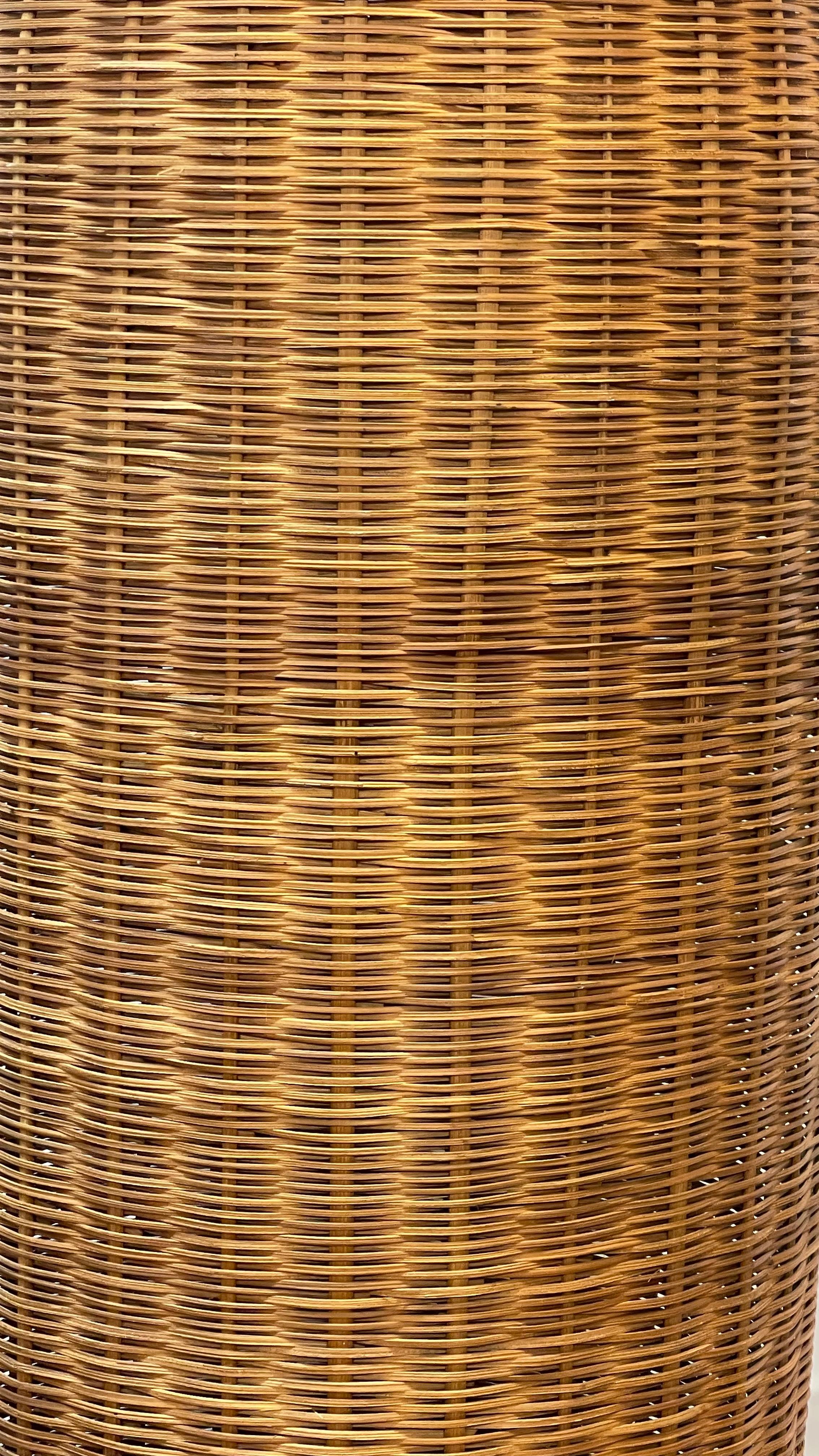 Philippines northLuzon 1960s cylindrical fish trap basket

15 x 15 x 60