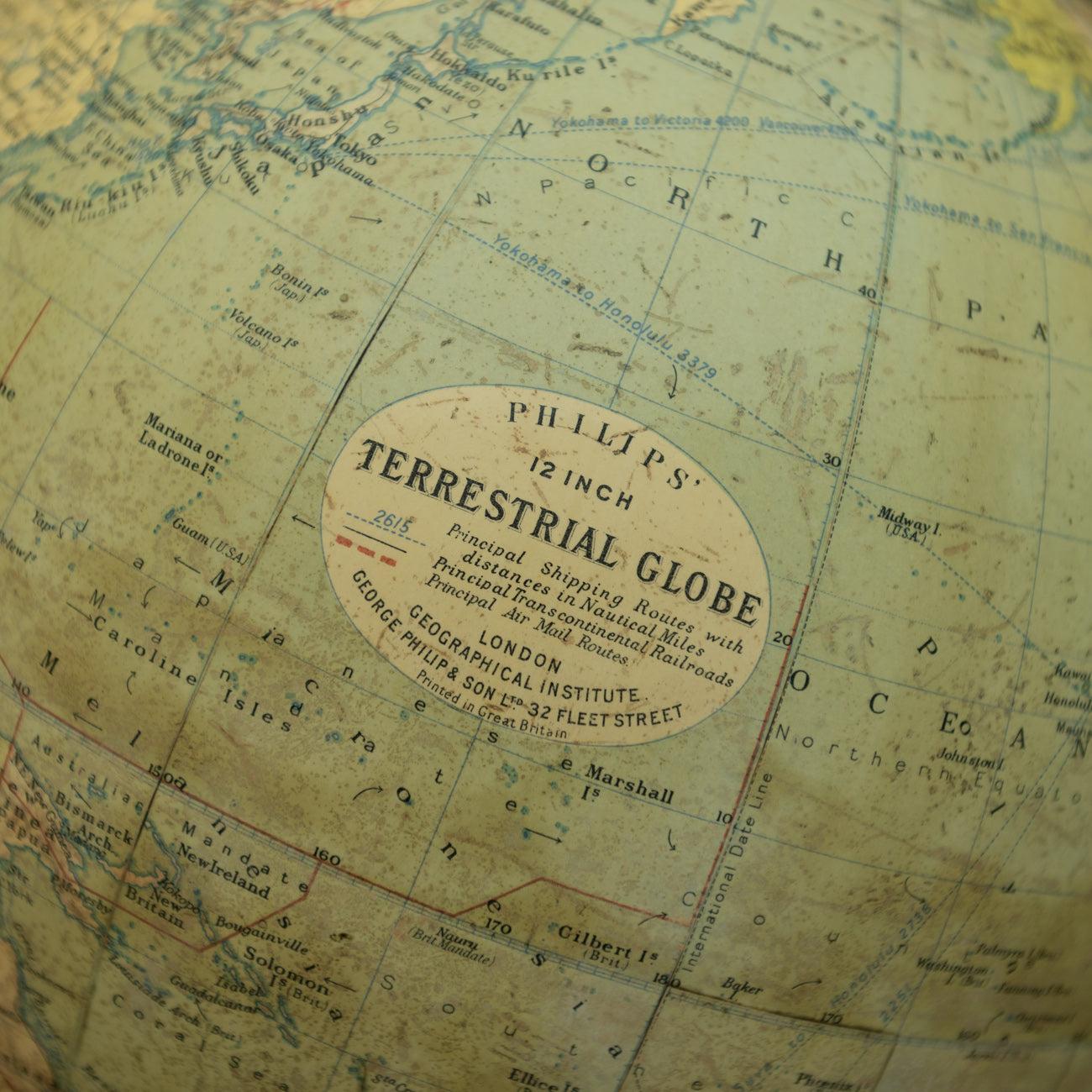 Philips' Terrestrial Globe, circa 1925 In Good Condition In London, GB