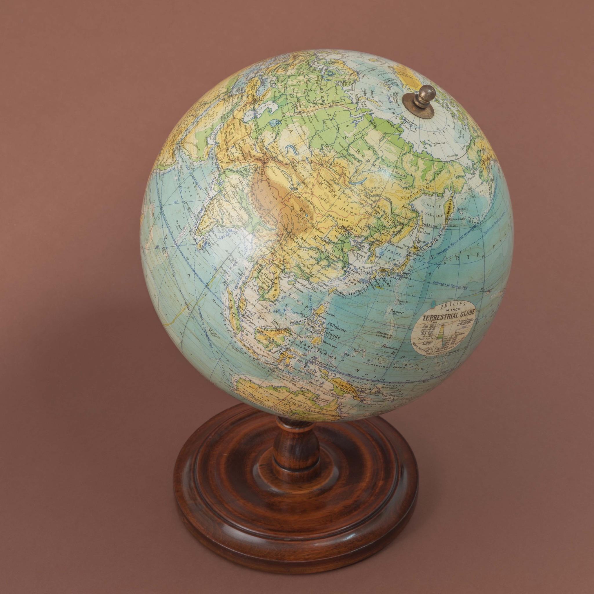 Philips 14 Inch Globe, circa 1940 For Sale 8