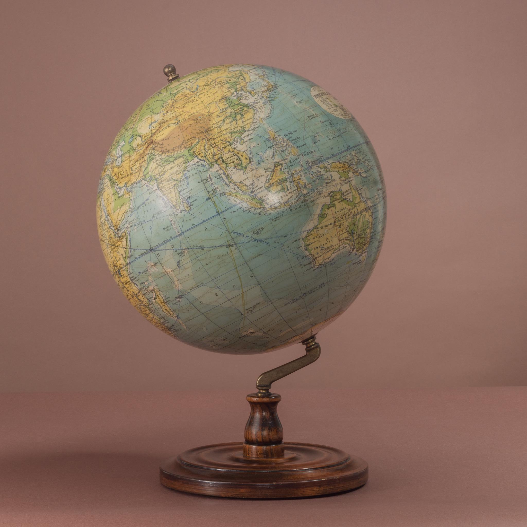 Britannique Globe terrestre de 14 pouces de Philips, vers 1940 en vente