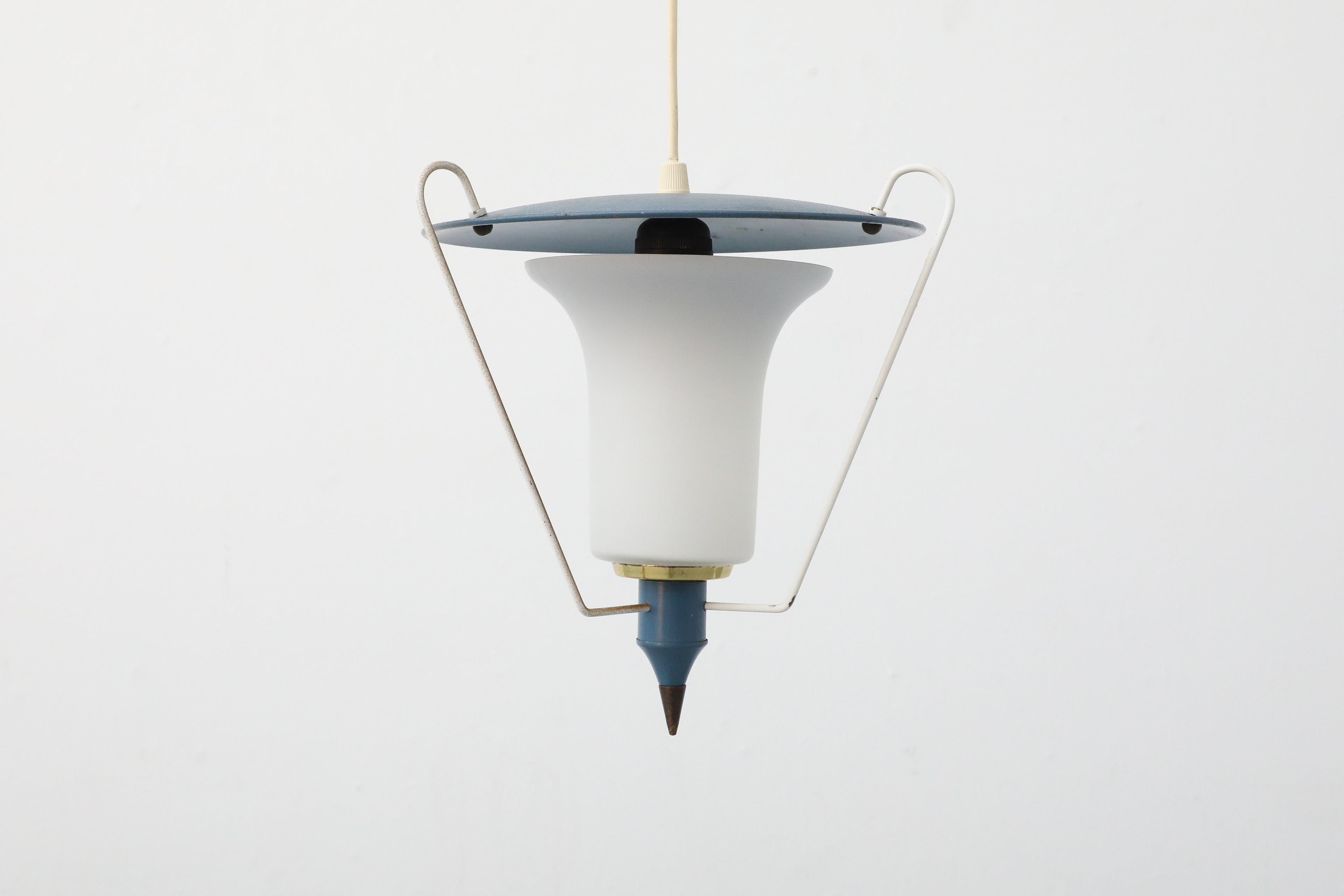 Métal Philips 1950s Milk Glass 