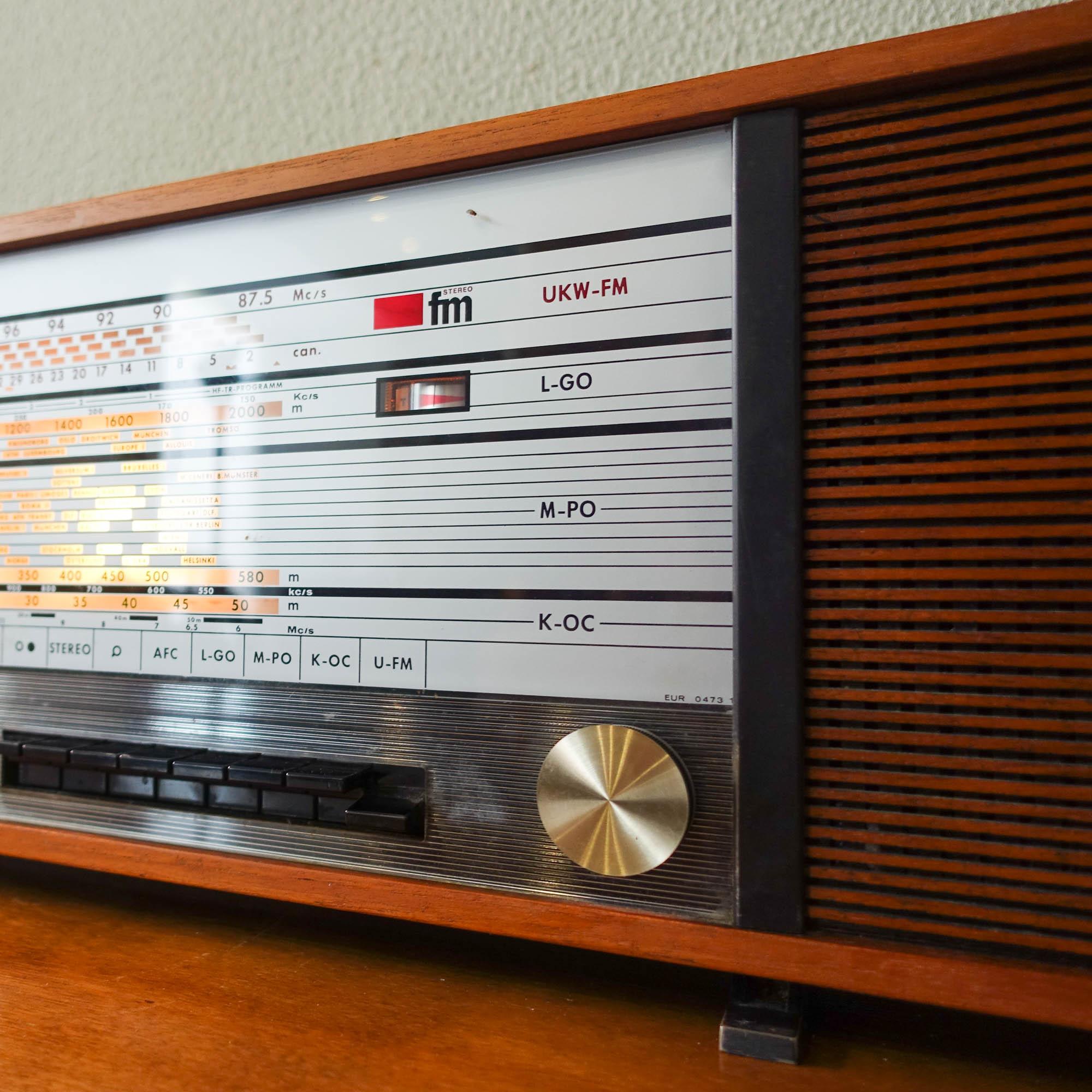 Mid-20th Century Philips - 22RB662/02 - Stereo - FM - Transistor radio, 1966