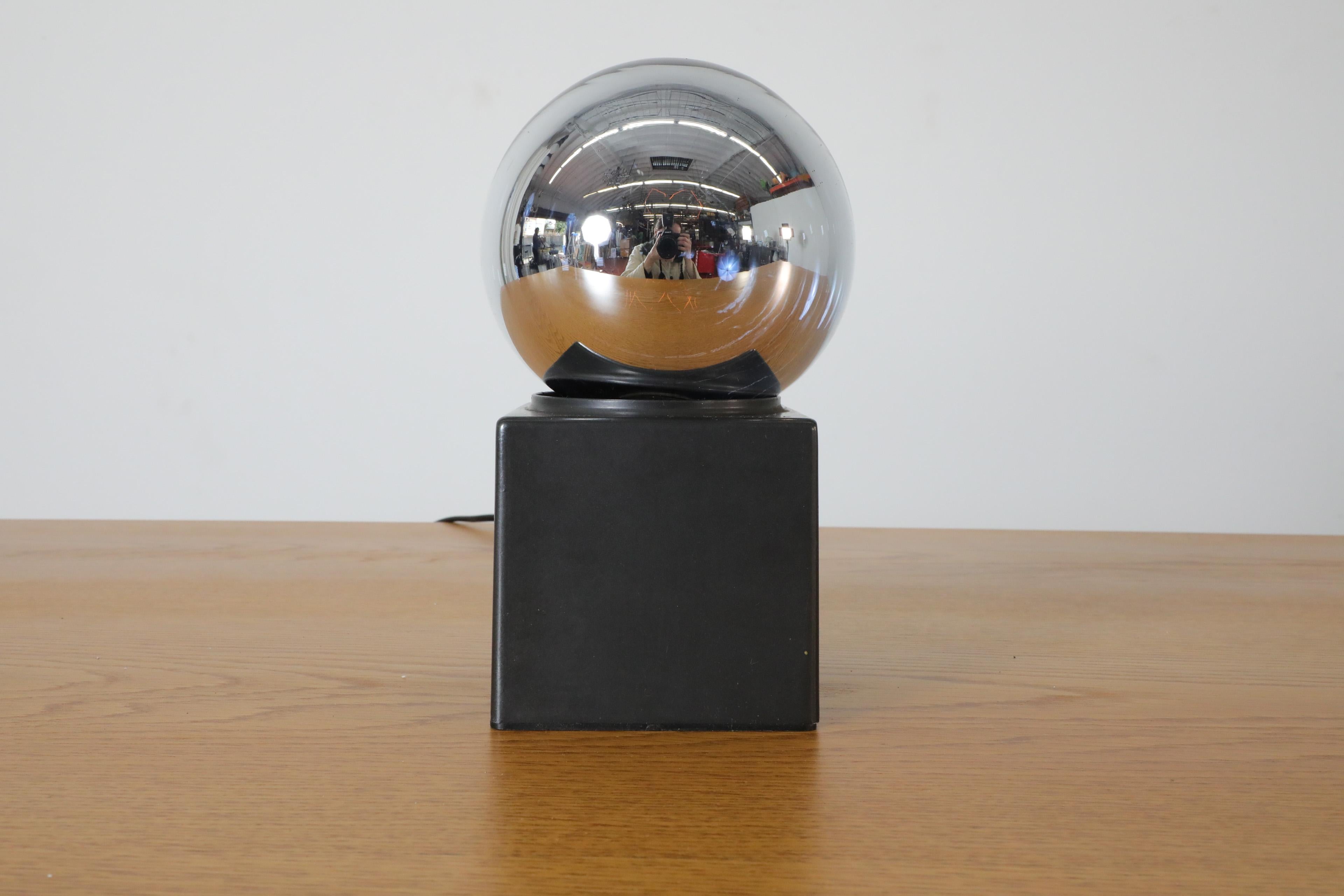 Plastique Lampe de table ou applique cubique noire Philips avec ampoule en miroir argenté, 1970