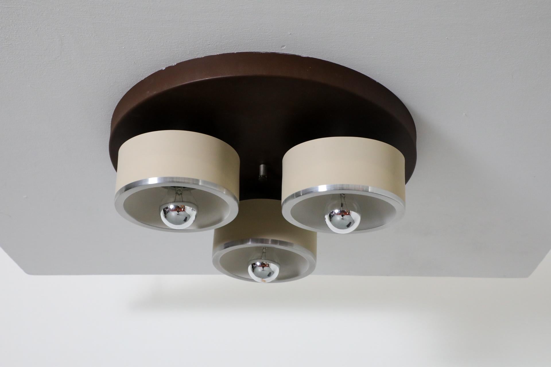 Lámpara de techo o aplique de pared Philips de tres bombillas esmaltadas en marrón y beige en venta 2