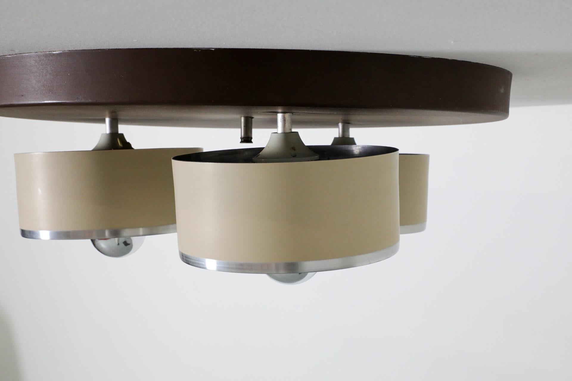 Lámpara de techo o aplique de pared Philips de tres bombillas esmaltadas en marrón y beige en Bueno estado para la venta en Los Angeles, CA