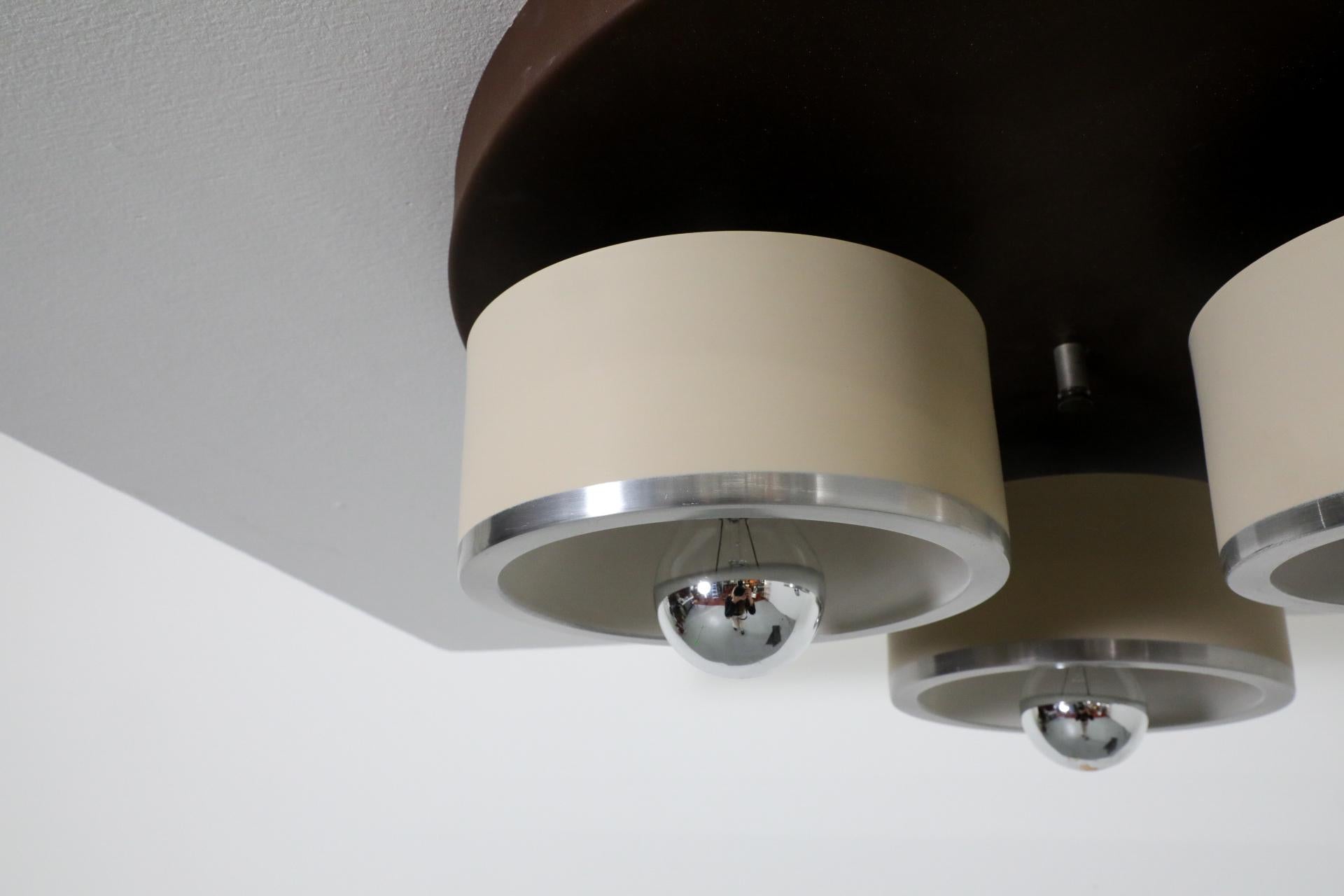 Lámpara de techo o aplique de pared Philips de tres bombillas esmaltadas en marrón y beige siglo XX en venta