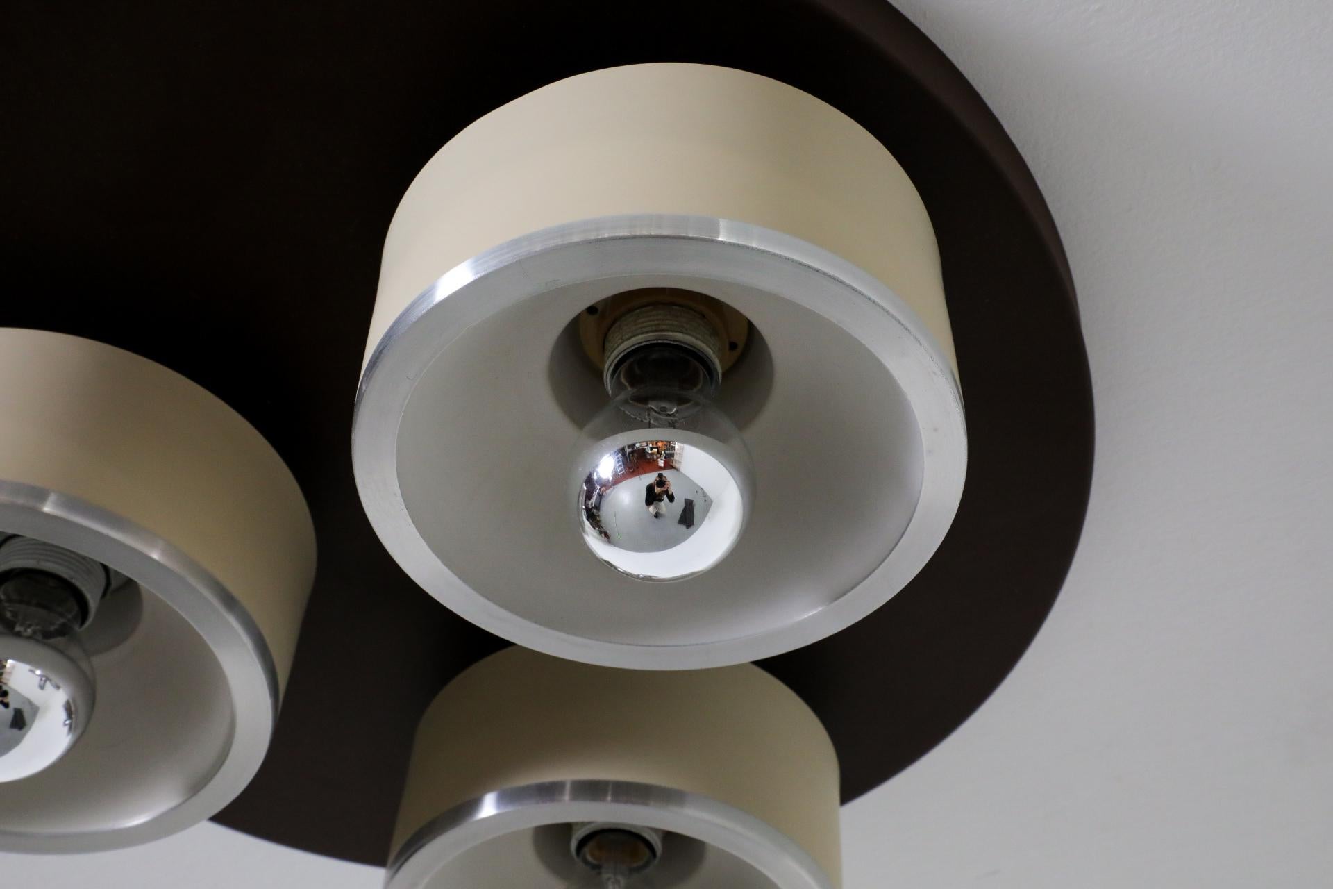 Lámpara de techo o aplique de pared Philips de tres bombillas esmaltadas en marrón y beige Metal en venta