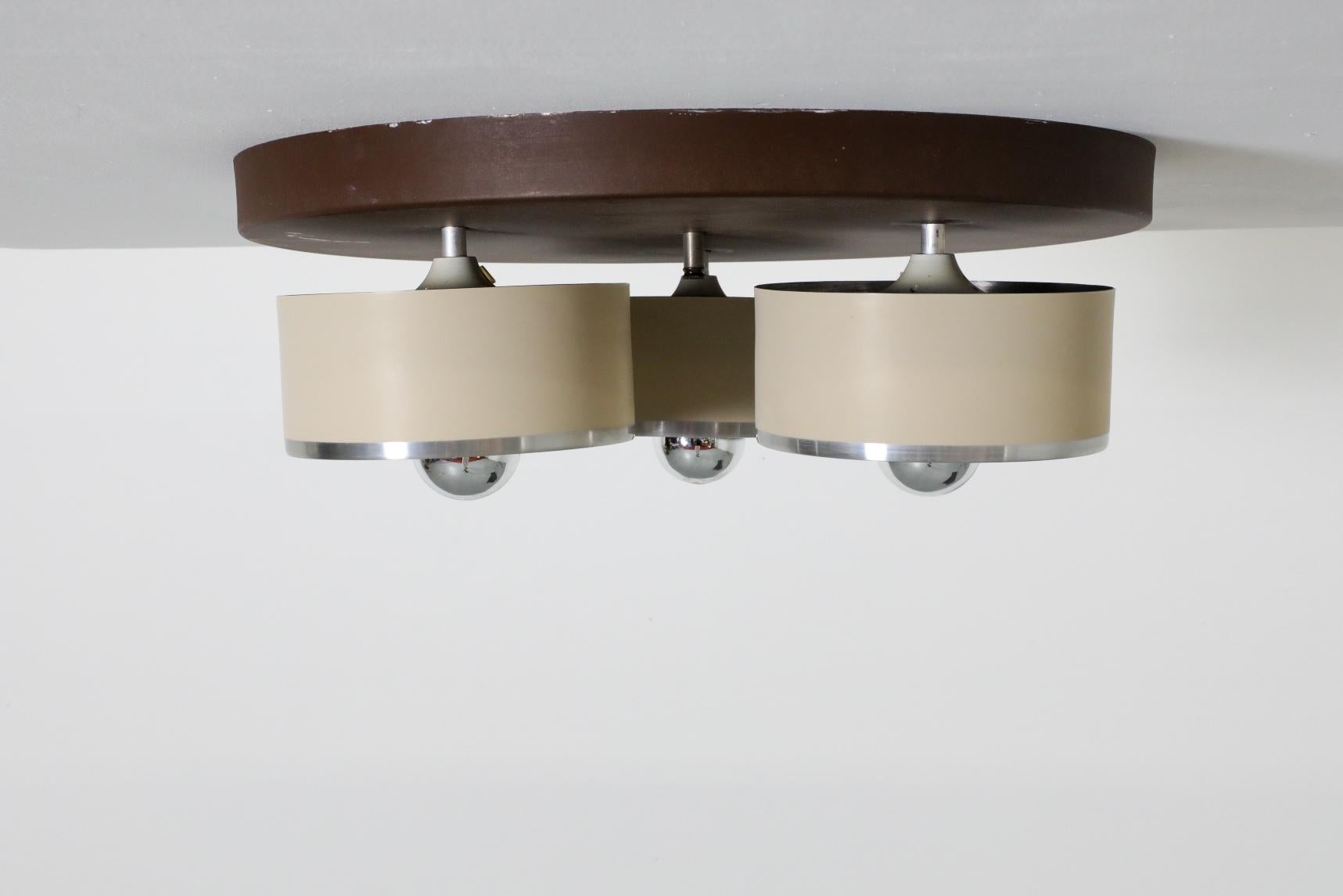 Lámpara de techo o aplique de pared Philips de tres bombillas esmaltadas en marrón y beige en venta 1