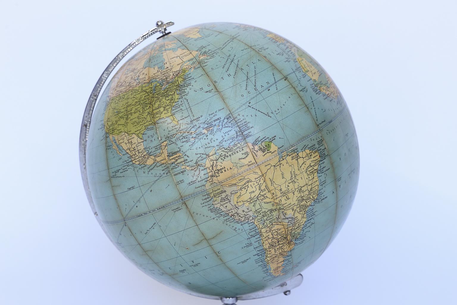 This is a Philips' Challenge Globe copyrighted in 1960. The 13 1/2