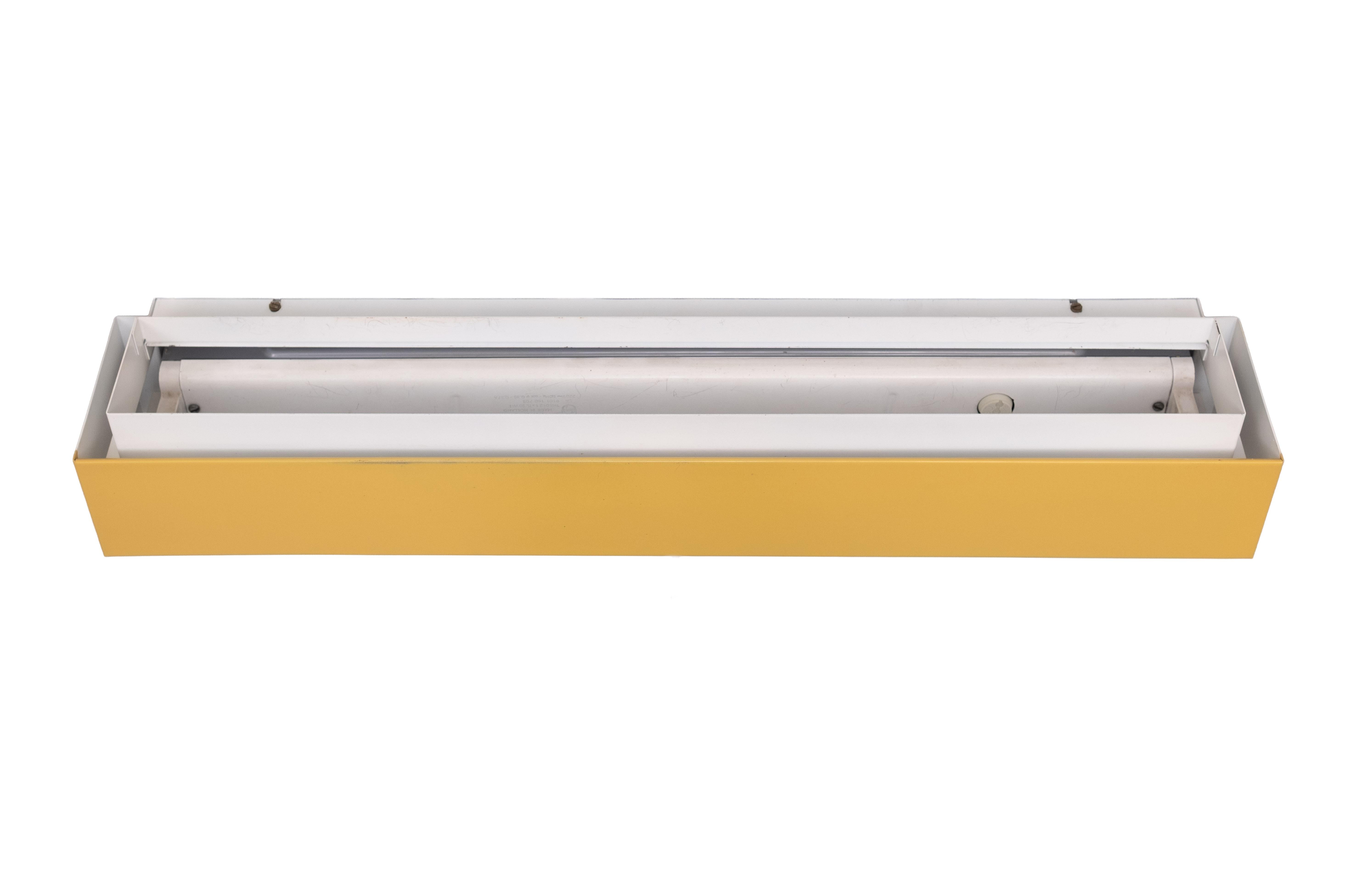 Néerlandais Lampe murale fluorescente rectangulaire en métal Philips 1960 Hollande en vente