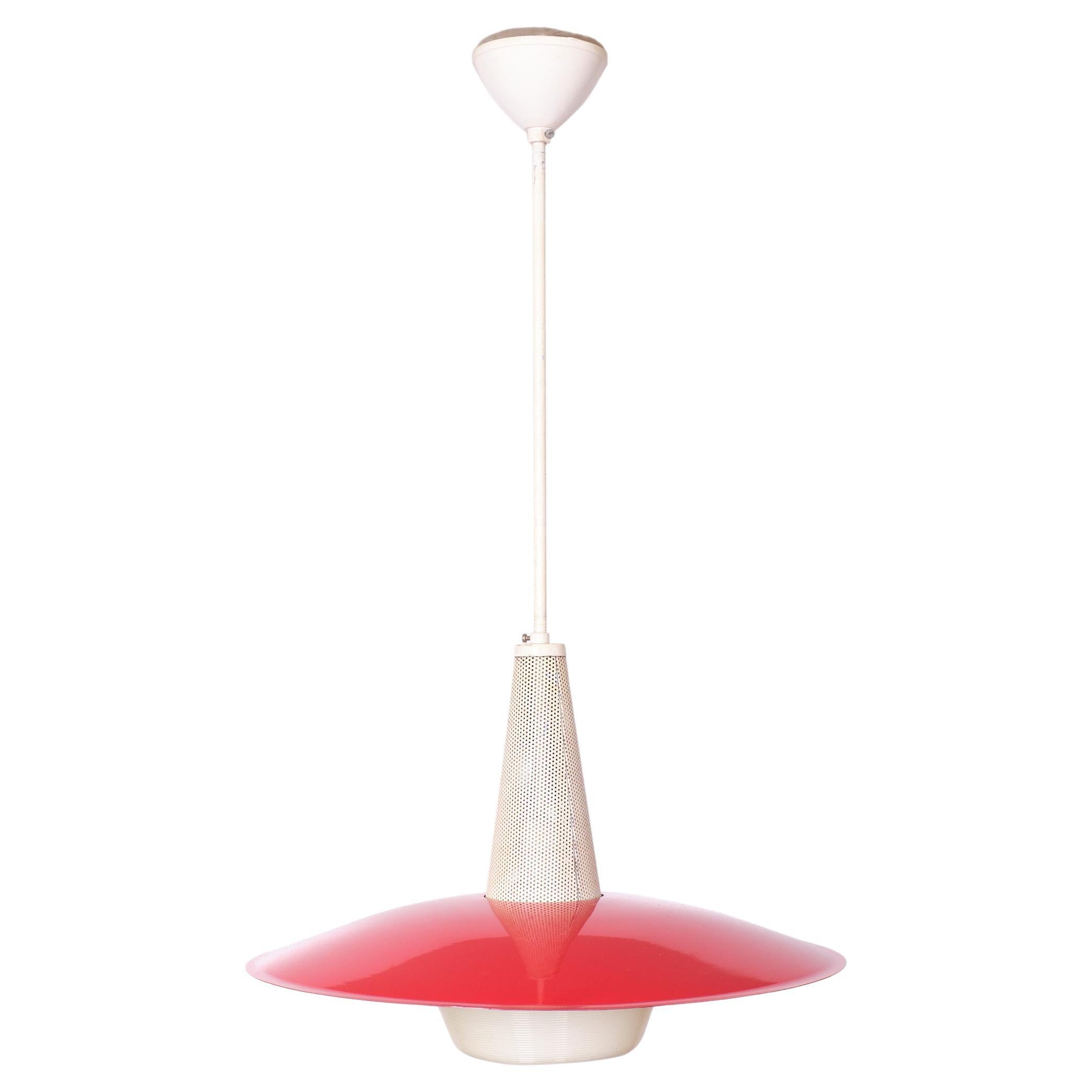 Another Great Design by Louis Kallf for Philips Earley 1960s. Red Metal shade.
White Perforated tapered Metal coon. Plastic round inner shade. All complete and original.
One large E27 bulb needed.