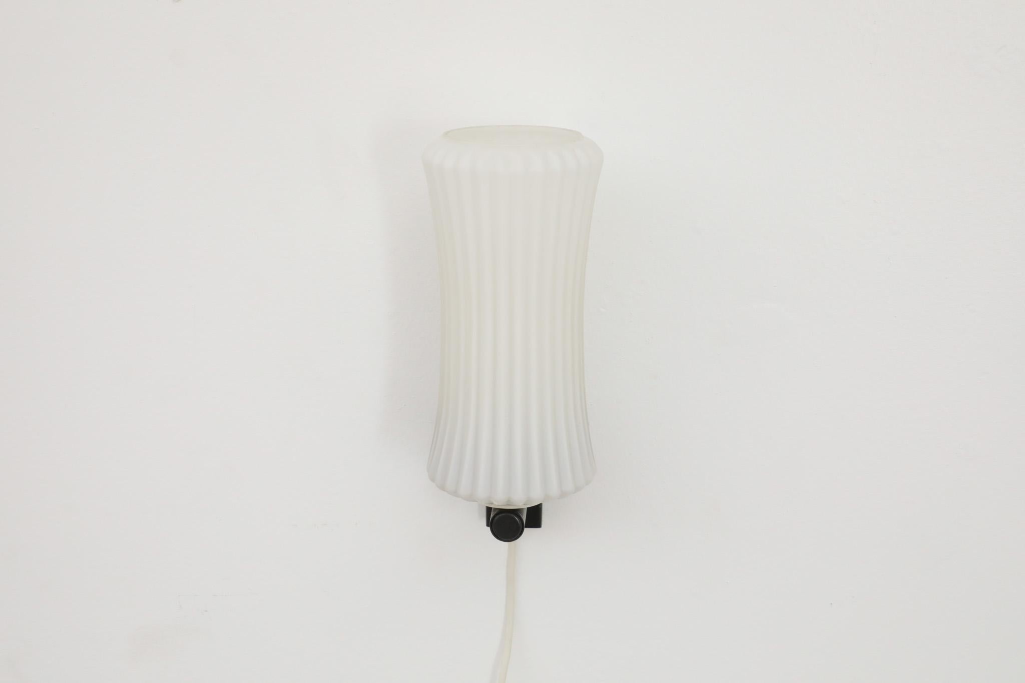 Mid-Century Corseted Ribbed Milk Glass Wall Mount Sconce by Philips In Good Condition For Sale In Los Angeles, CA