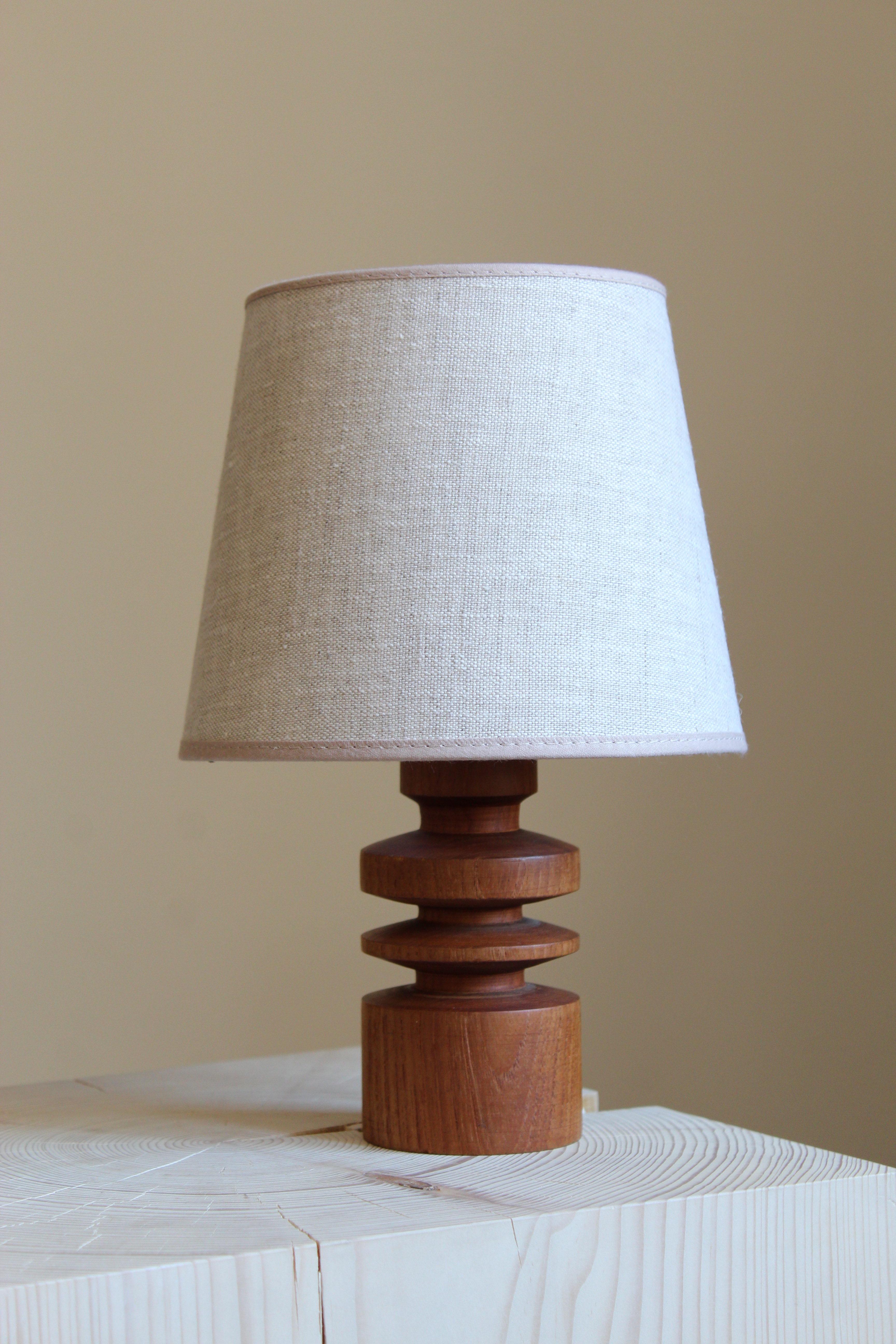 A pair of small teak lamp. Produced by Philips, Netherlands, 1960s. Retailed in Scandinavia. 

 